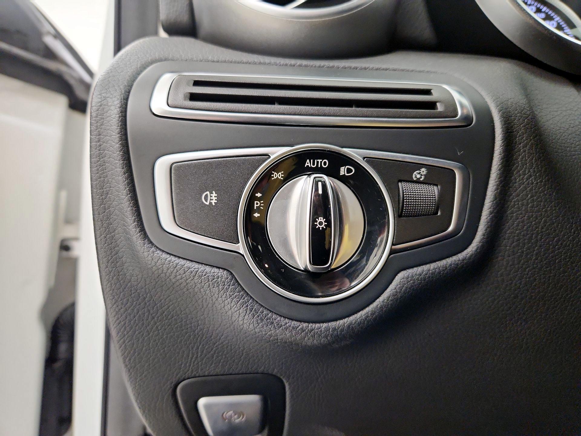 Thumbnail: 2015 Mercedes-Benz C-Class - 13