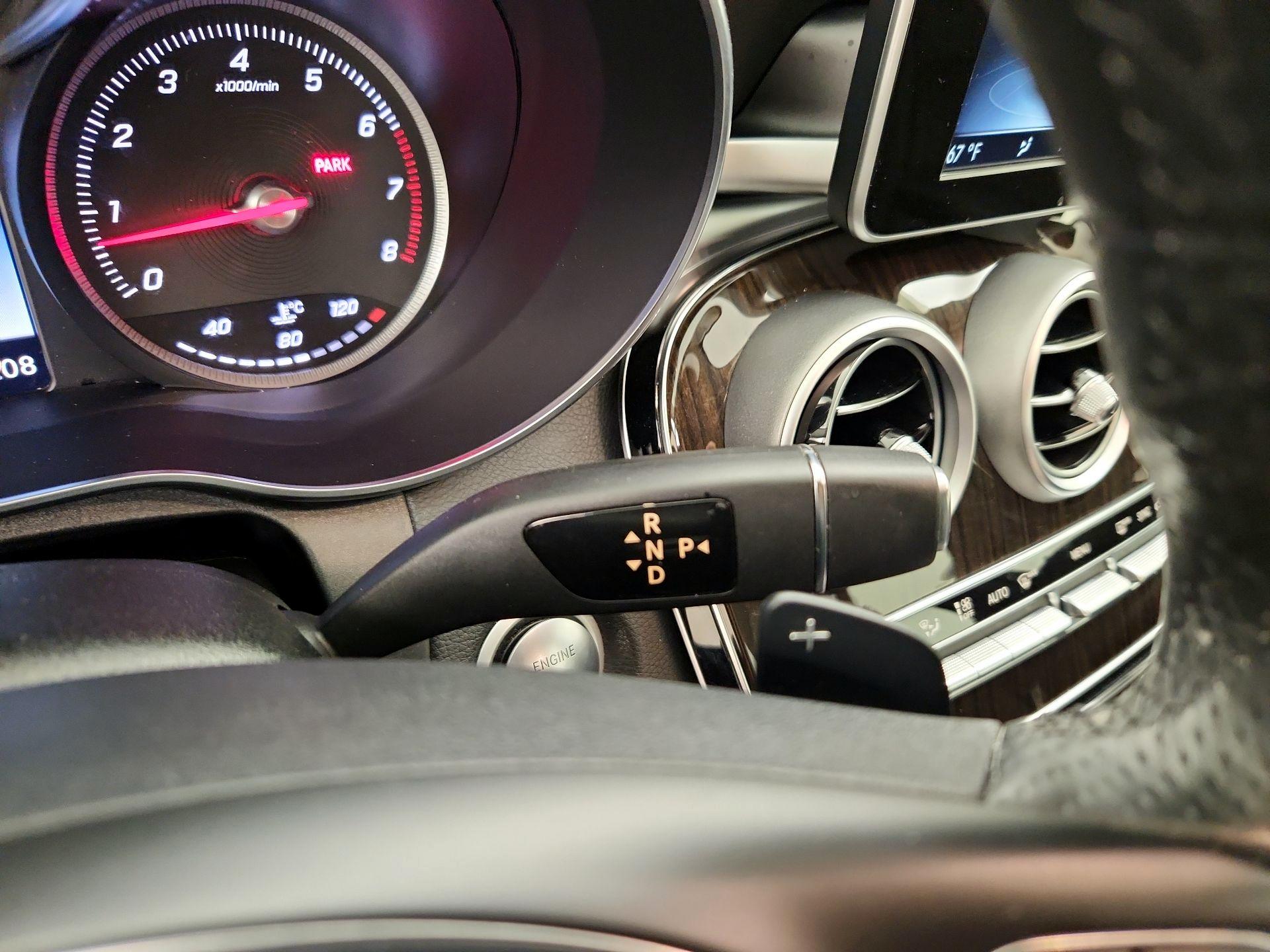 Thumbnail: 2015 Mercedes-Benz C-Class - 18