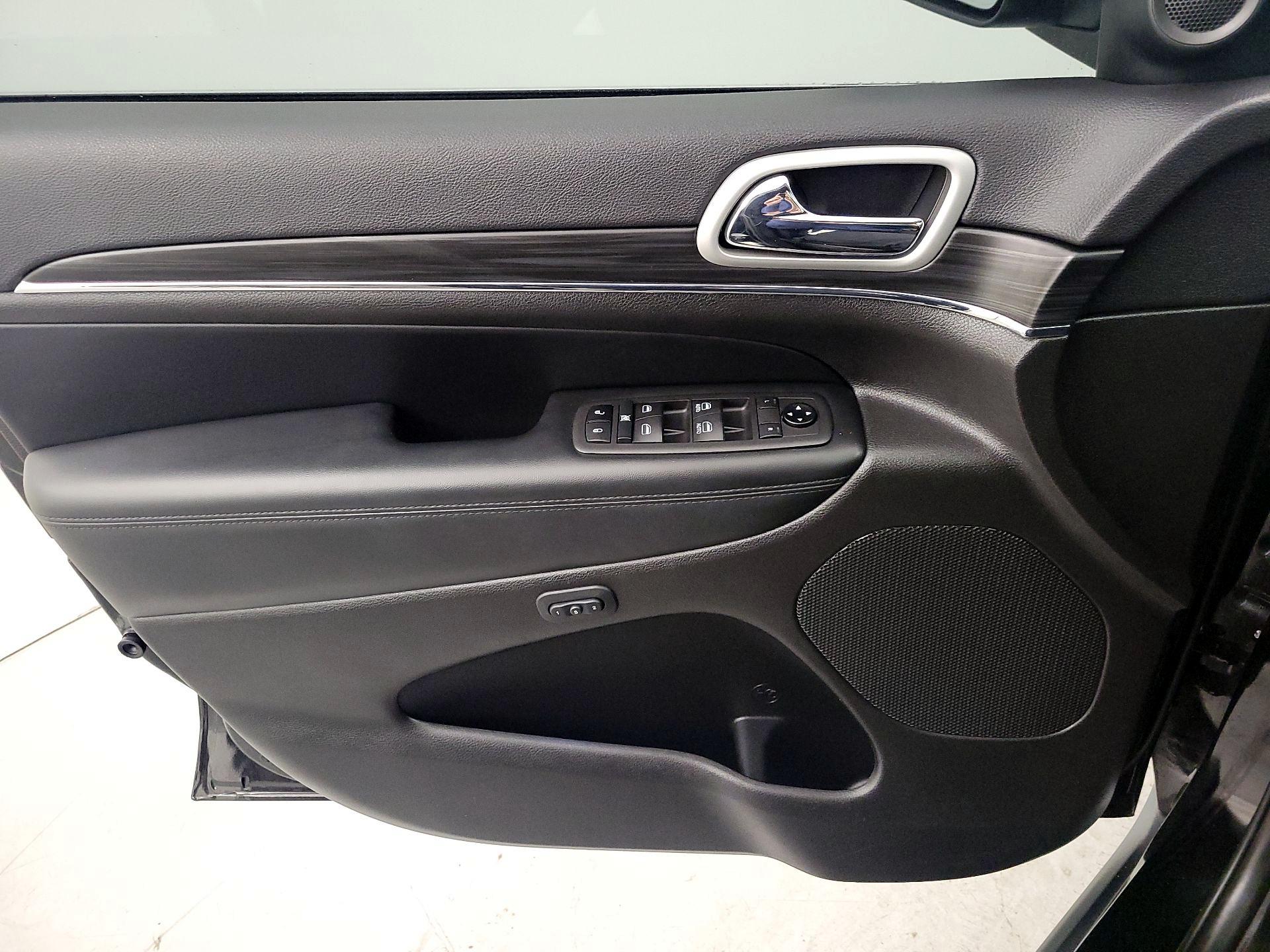 Thumbnail: 2021 Jeep Grand Cherokee - 12