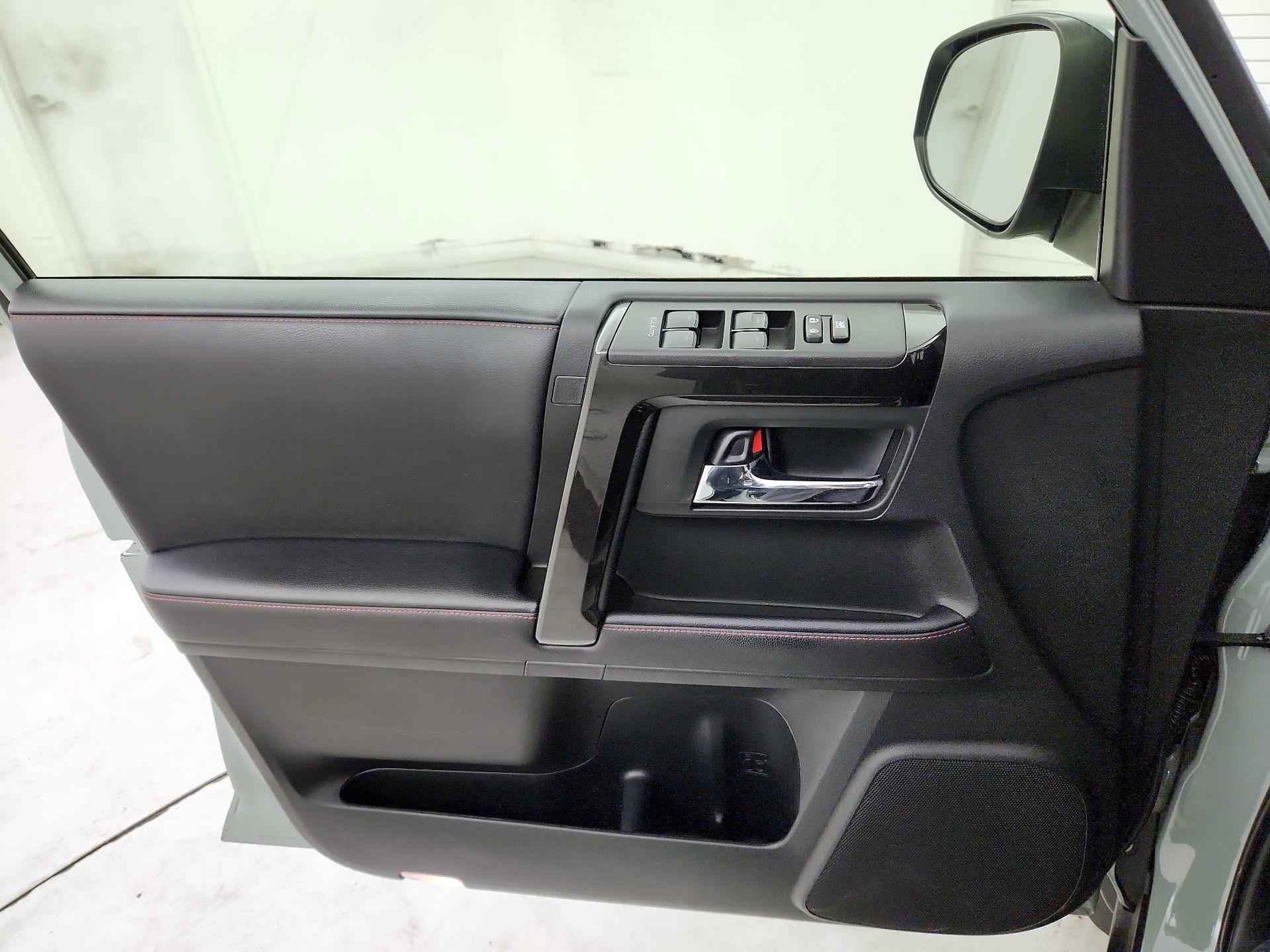 Thumbnail: 2021 Toyota 4Runner - 12