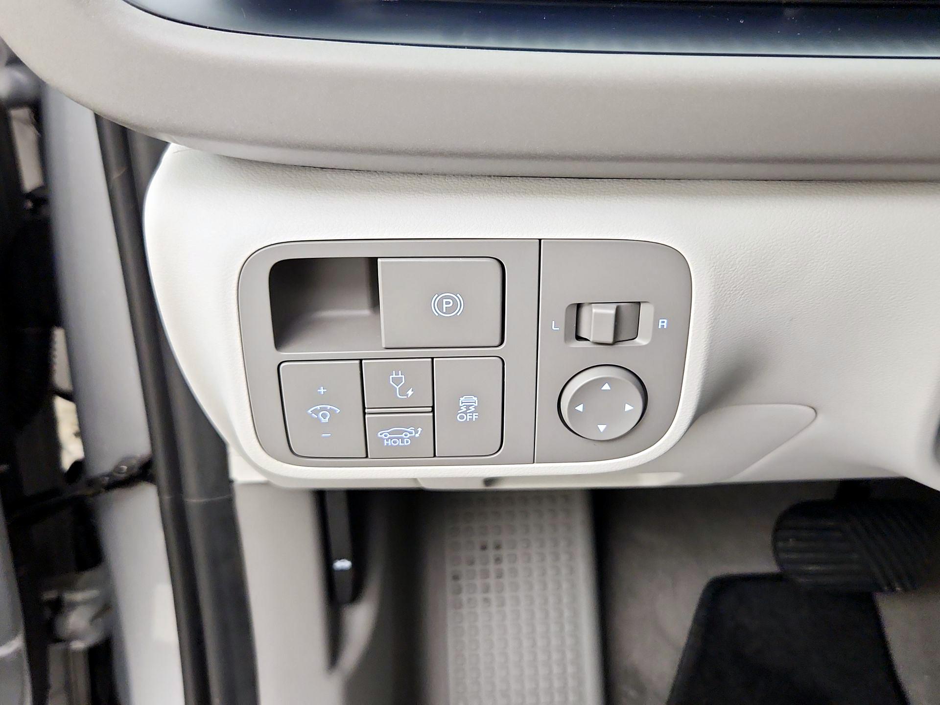 Thumbnail: 2025 Hyundai Ioniq 6 - 13