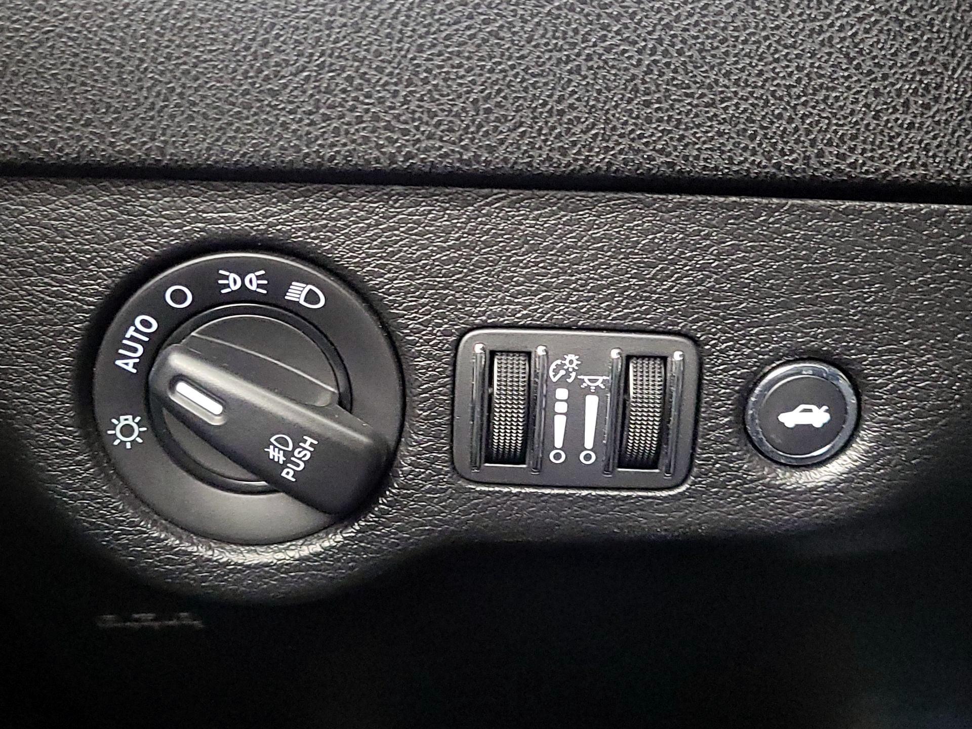 Thumbnail: 2020 Dodge Charger - 13