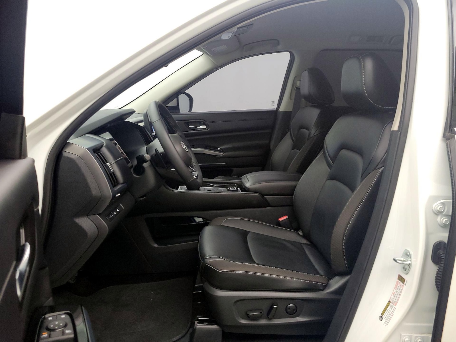 2024 Nissan Pathfinder SL - Photo 12