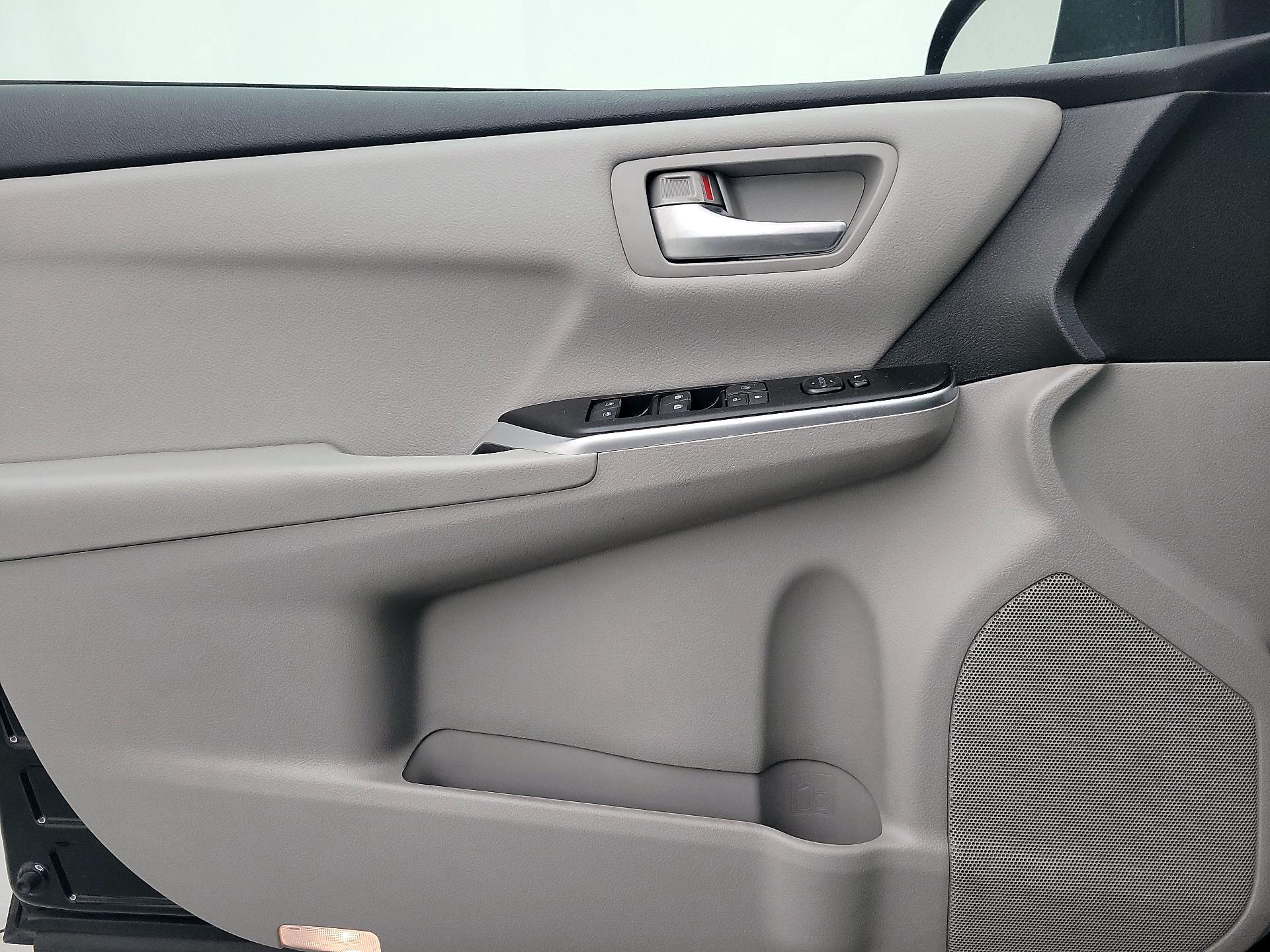 Thumbnail: 2017 Toyota Camry - 12