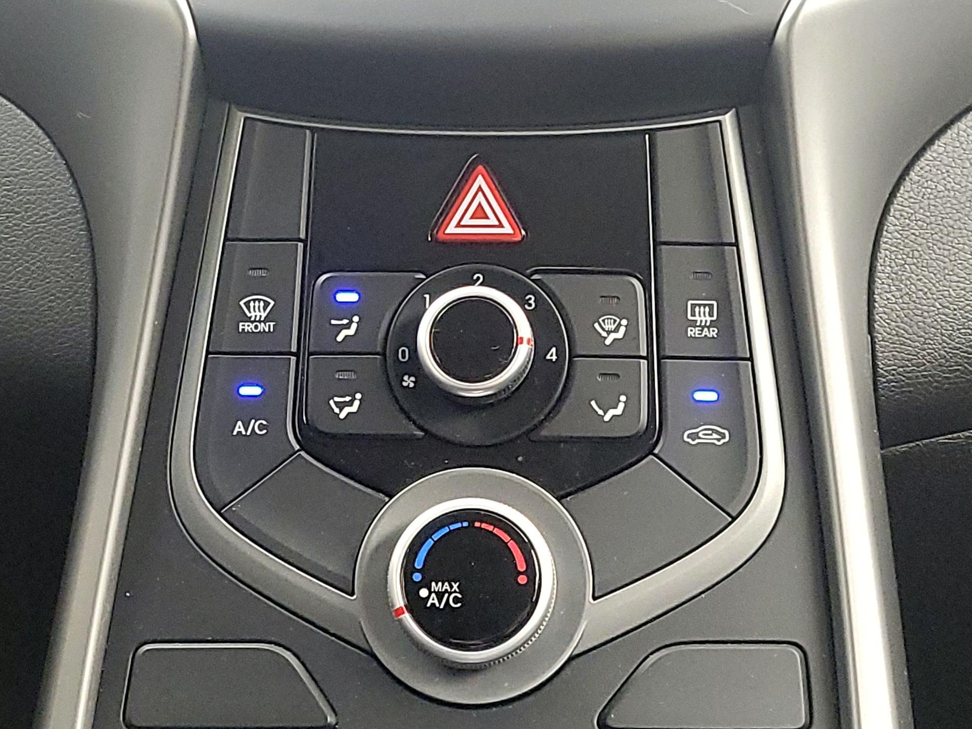 Thumbnail: 2015 Hyundai Elantra - 16