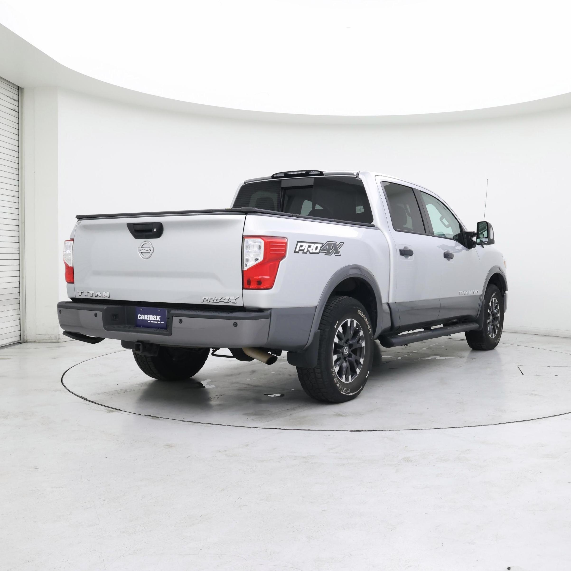 Thumbnail: 2018 Nissan Titan - 8