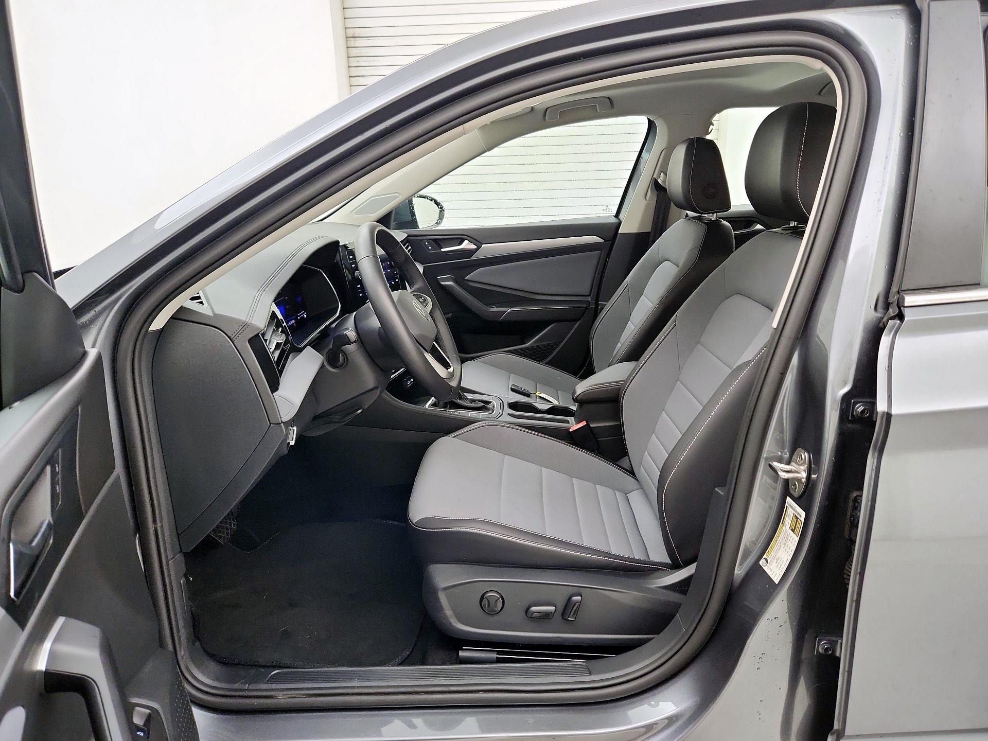 Thumbnail: 2025 Volkswagen Jetta - 11