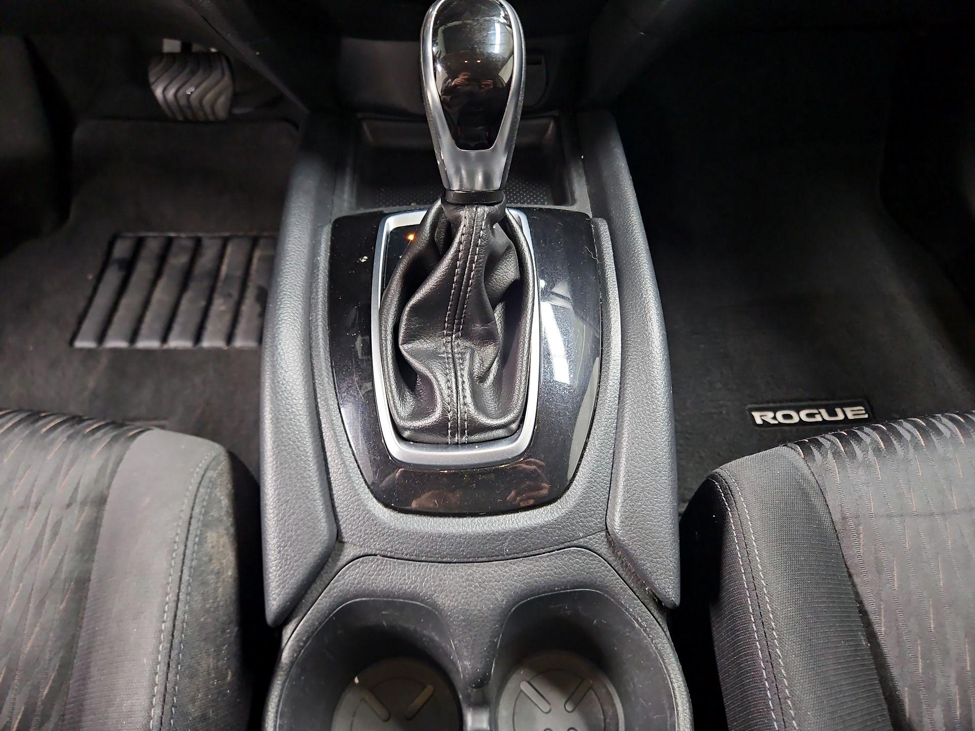 Thumbnail: 2020 Nissan Rogue - 17