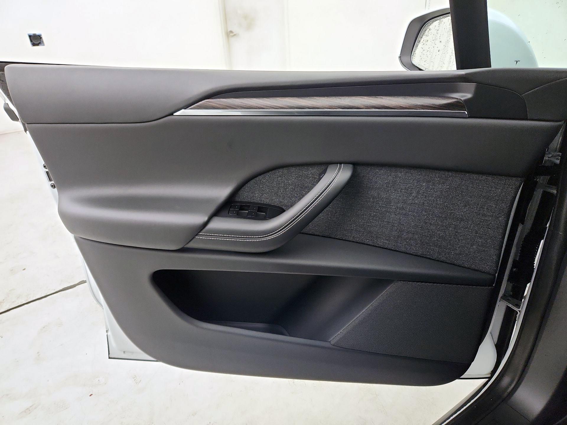 Thumbnail: 2023 Tesla Model X - 12