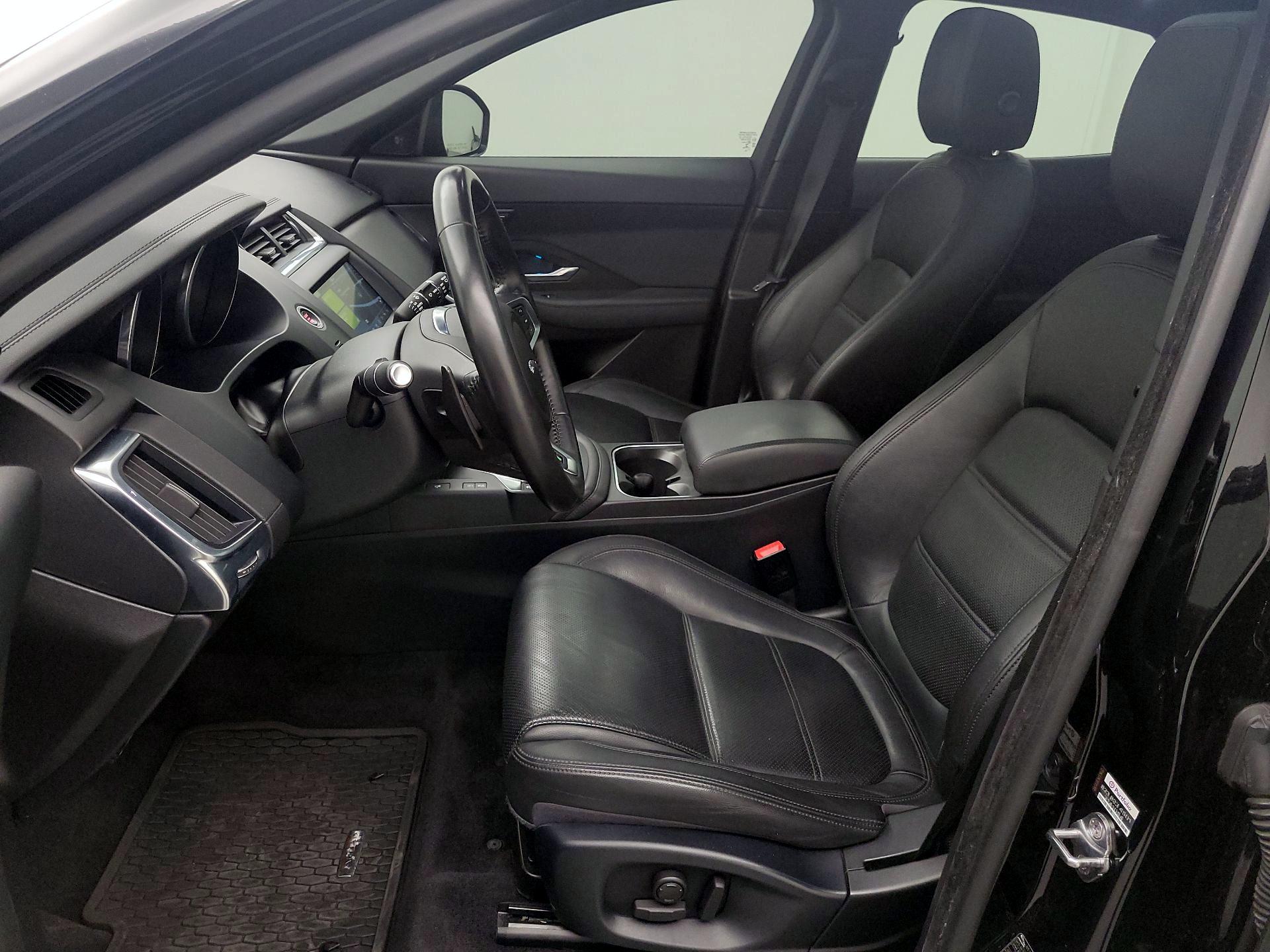 Thumbnail: 2019 Jaguar E-Pace - 11