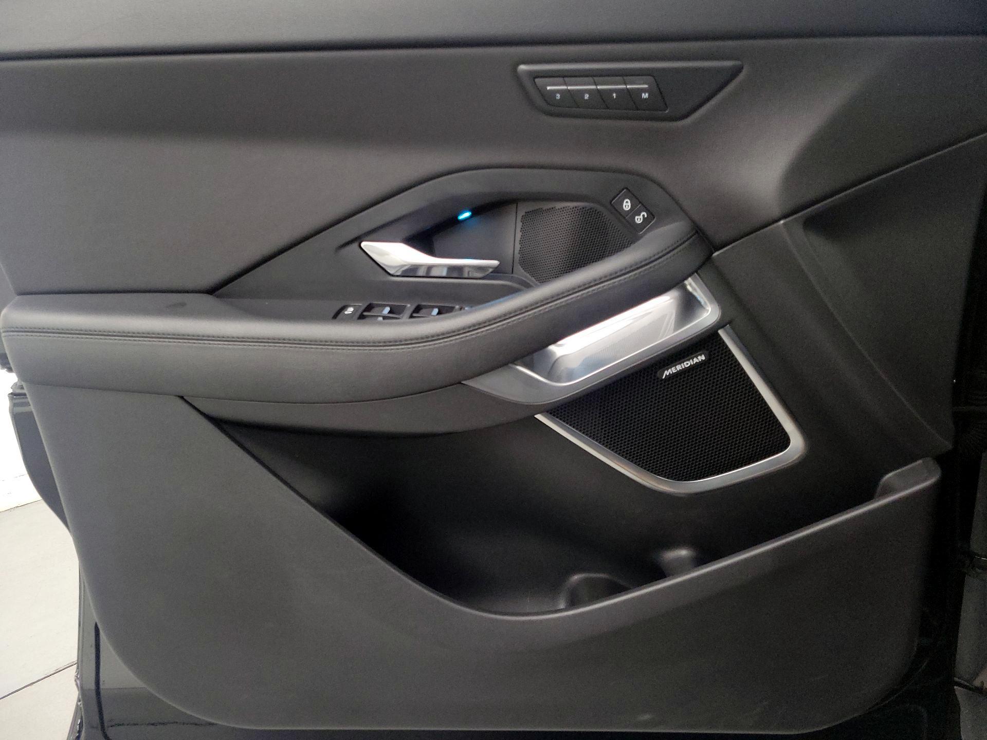 Thumbnail: 2019 Jaguar E-Pace - 12