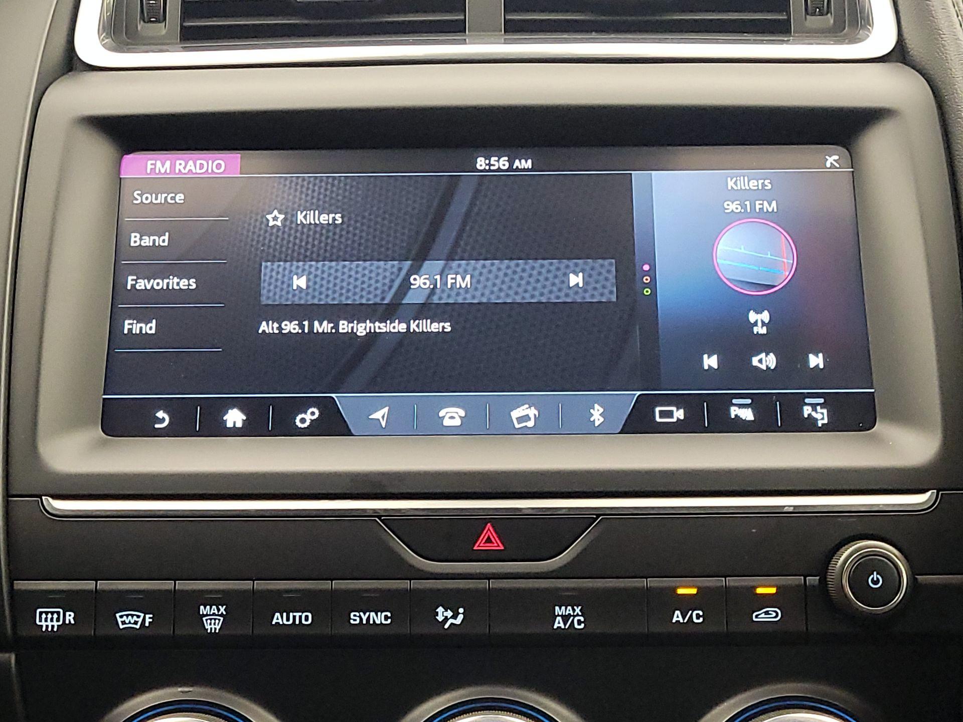 Thumbnail: 2019 Jaguar E-Pace - 16