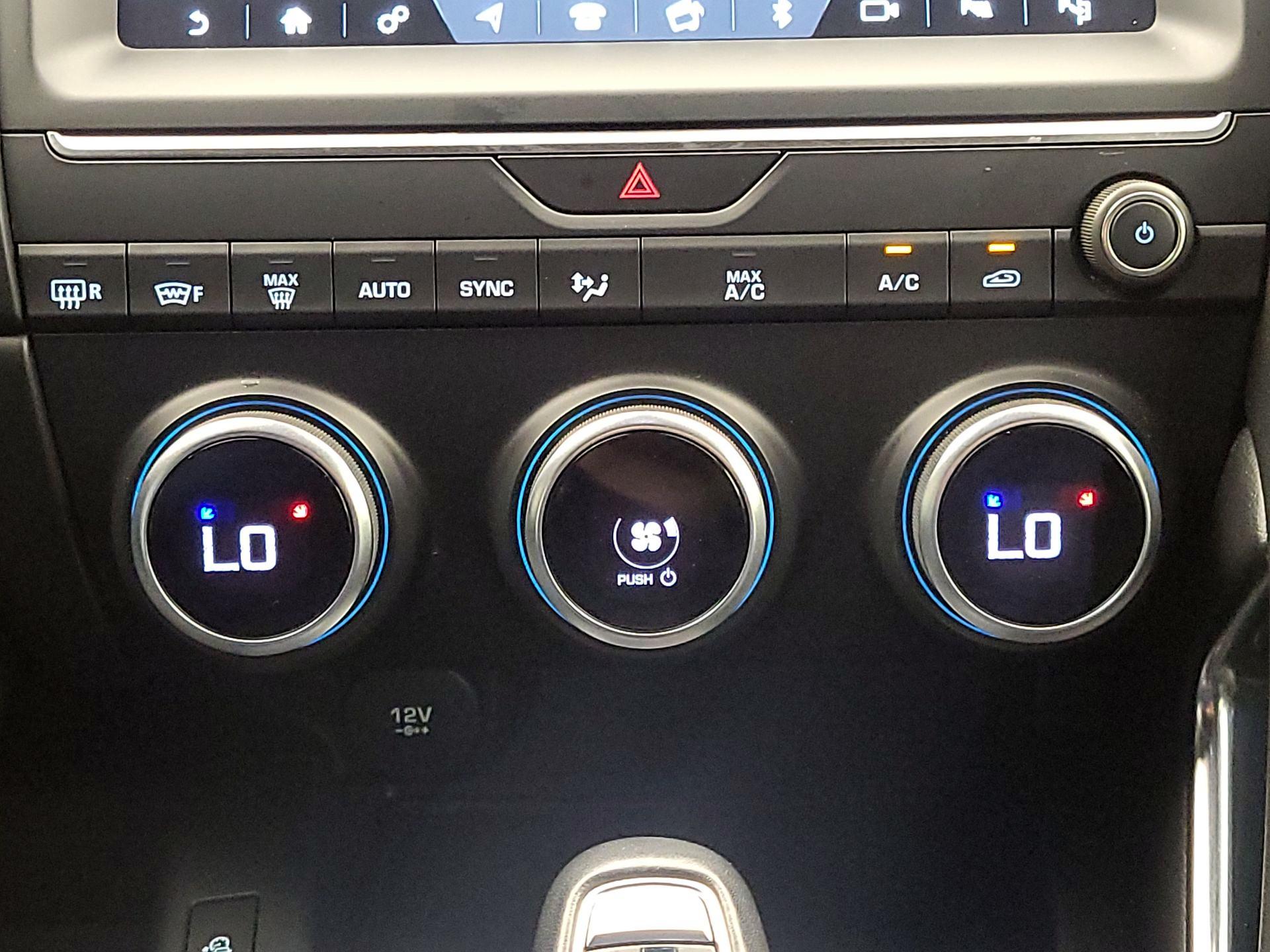 Thumbnail: 2019 Jaguar E-Pace - 17