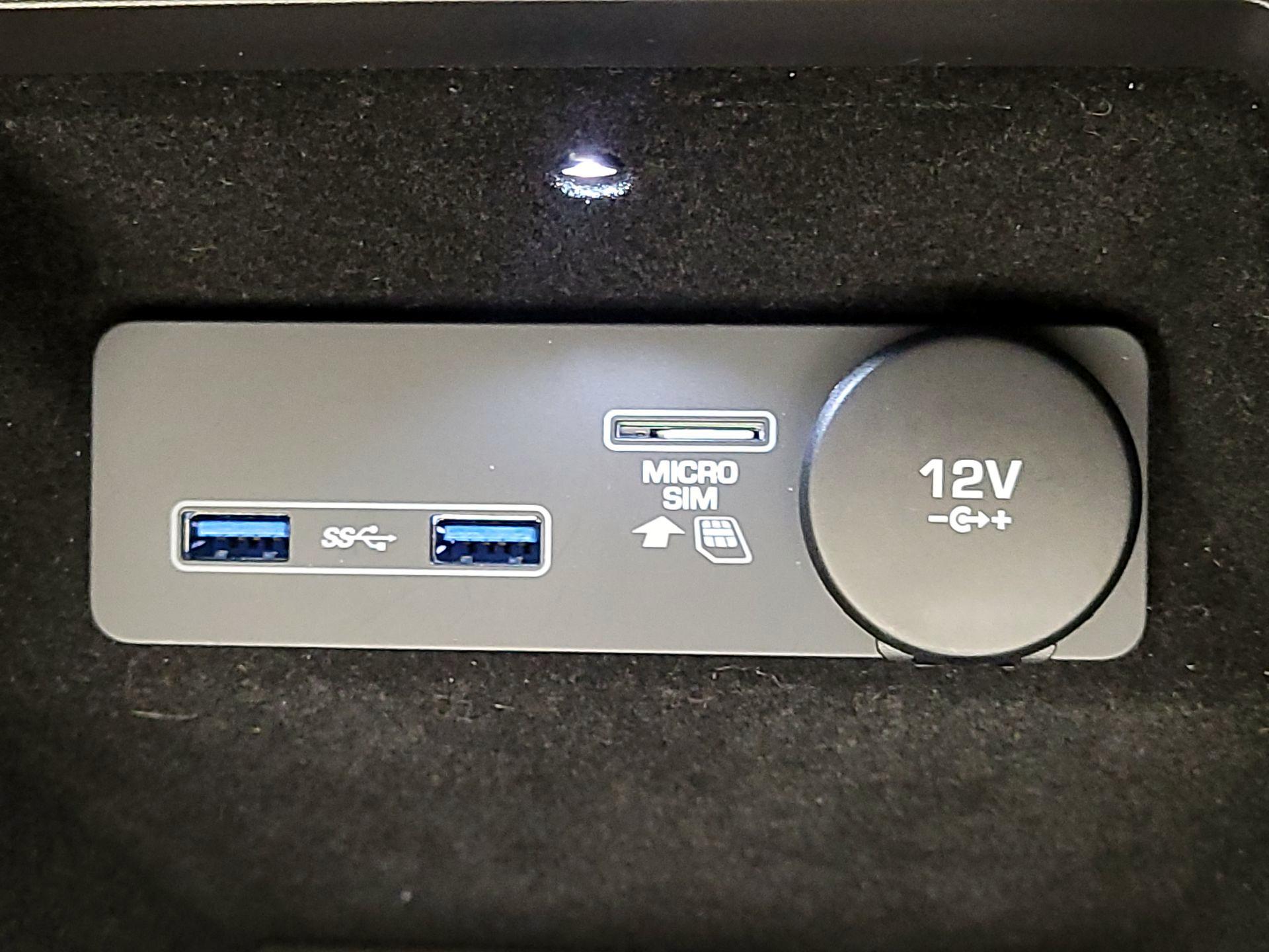 Thumbnail: 2019 Jaguar E-Pace - 19