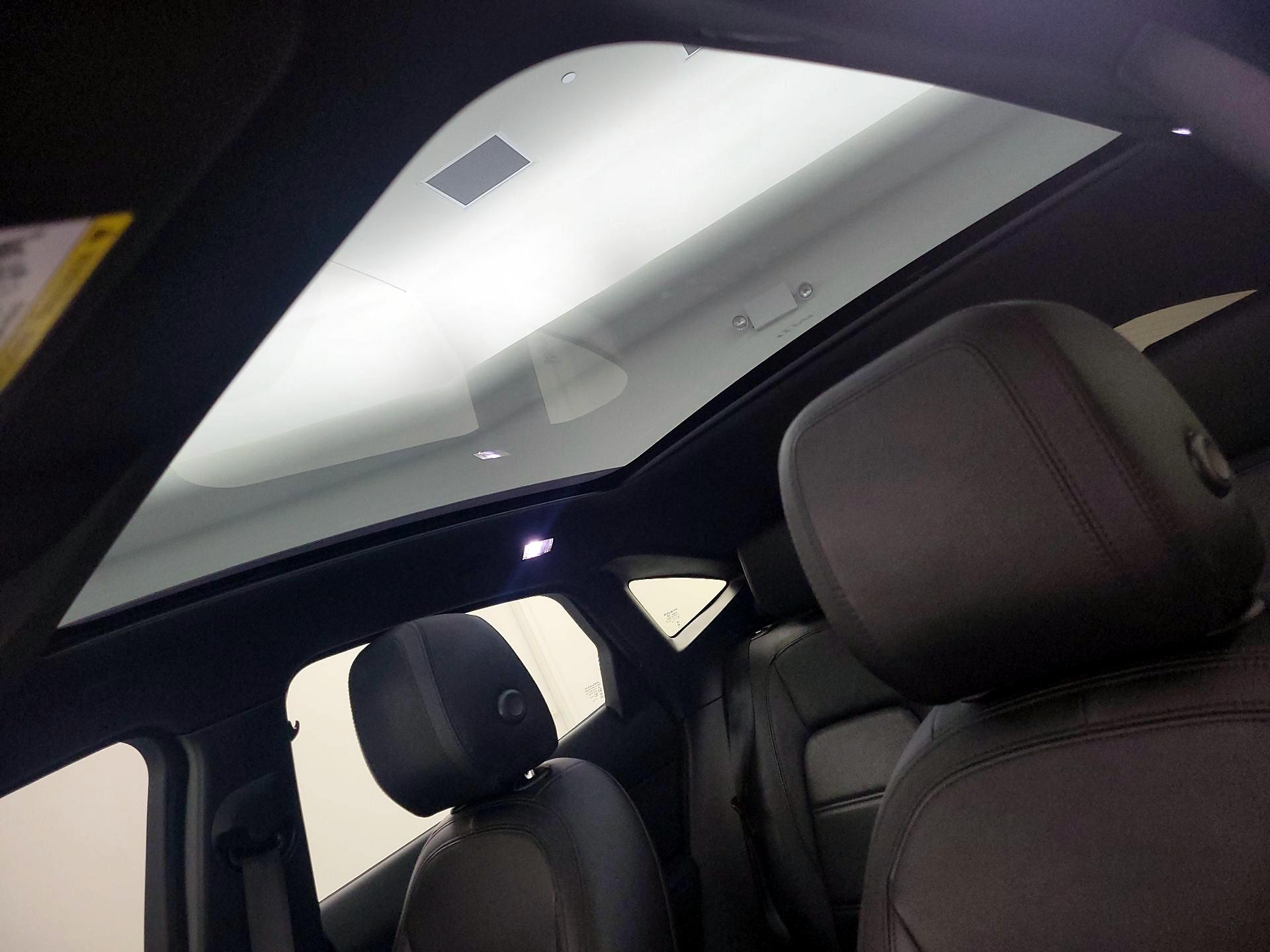 Thumbnail: 2019 Jaguar E-Pace - 20