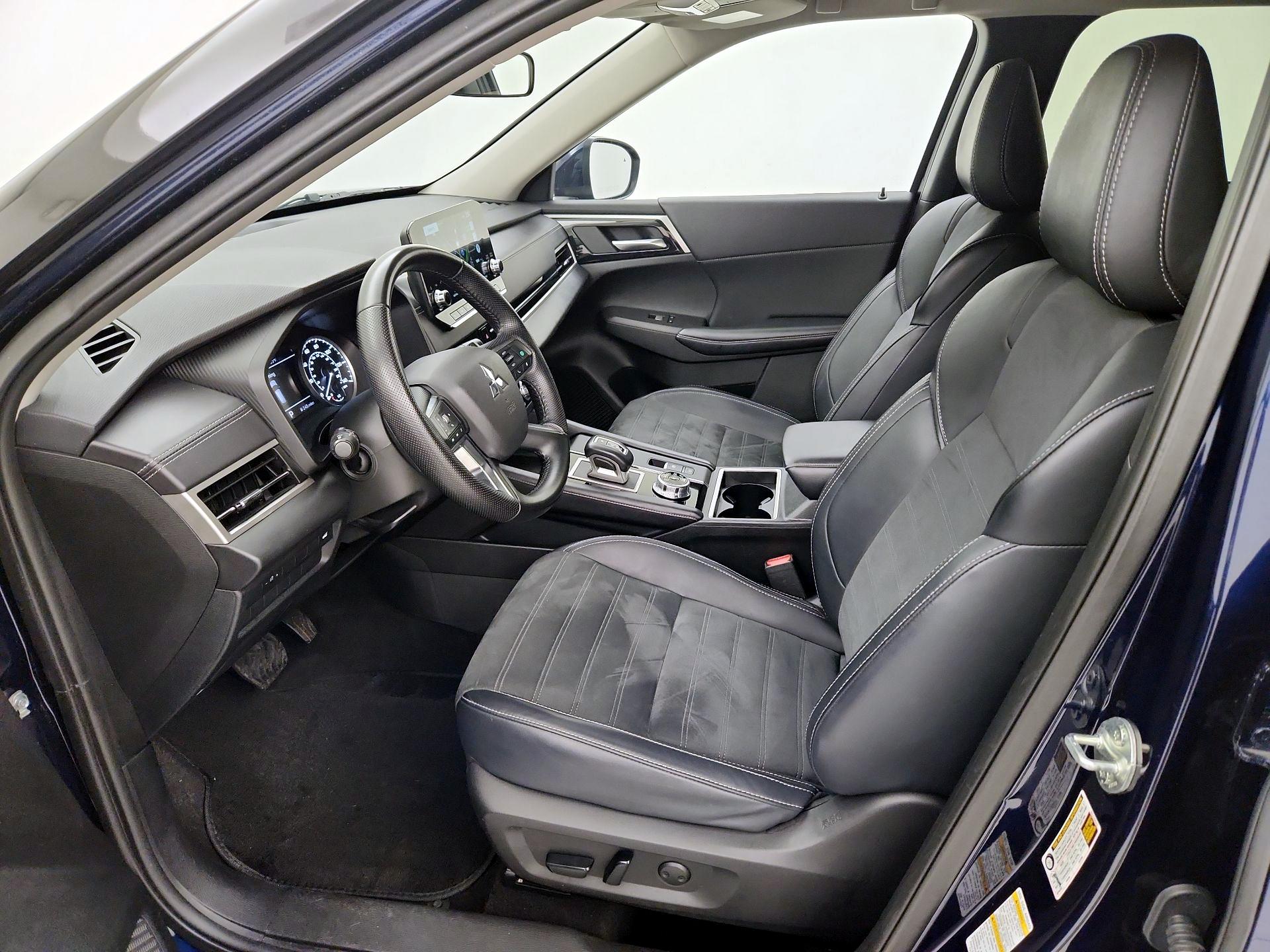 Thumbnail: 2024 Mitsubishi Outlander - 11