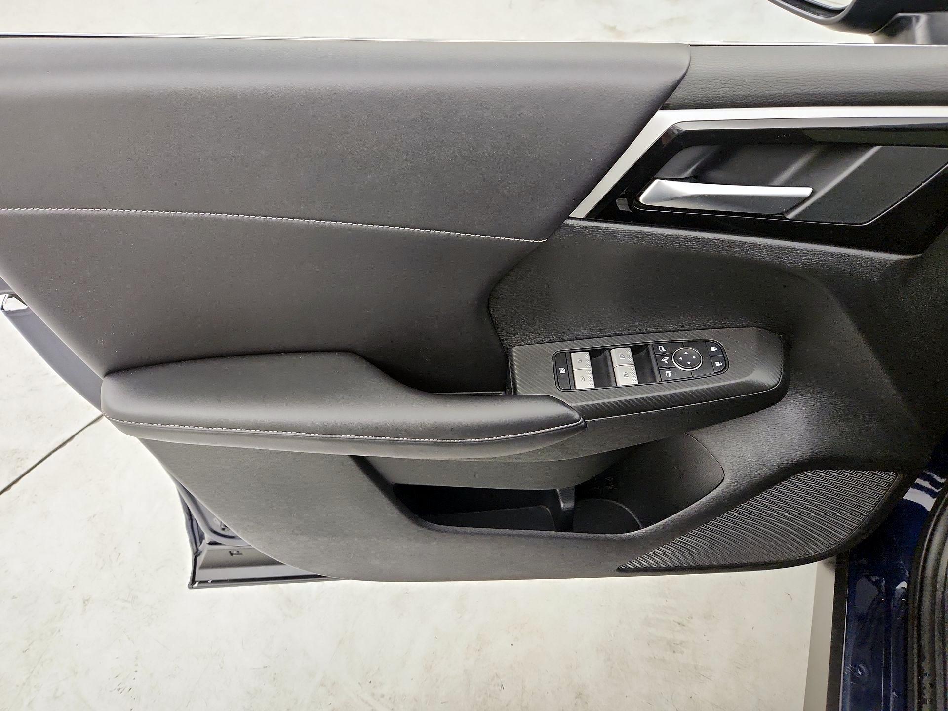 Thumbnail: 2024 Mitsubishi Outlander - 12