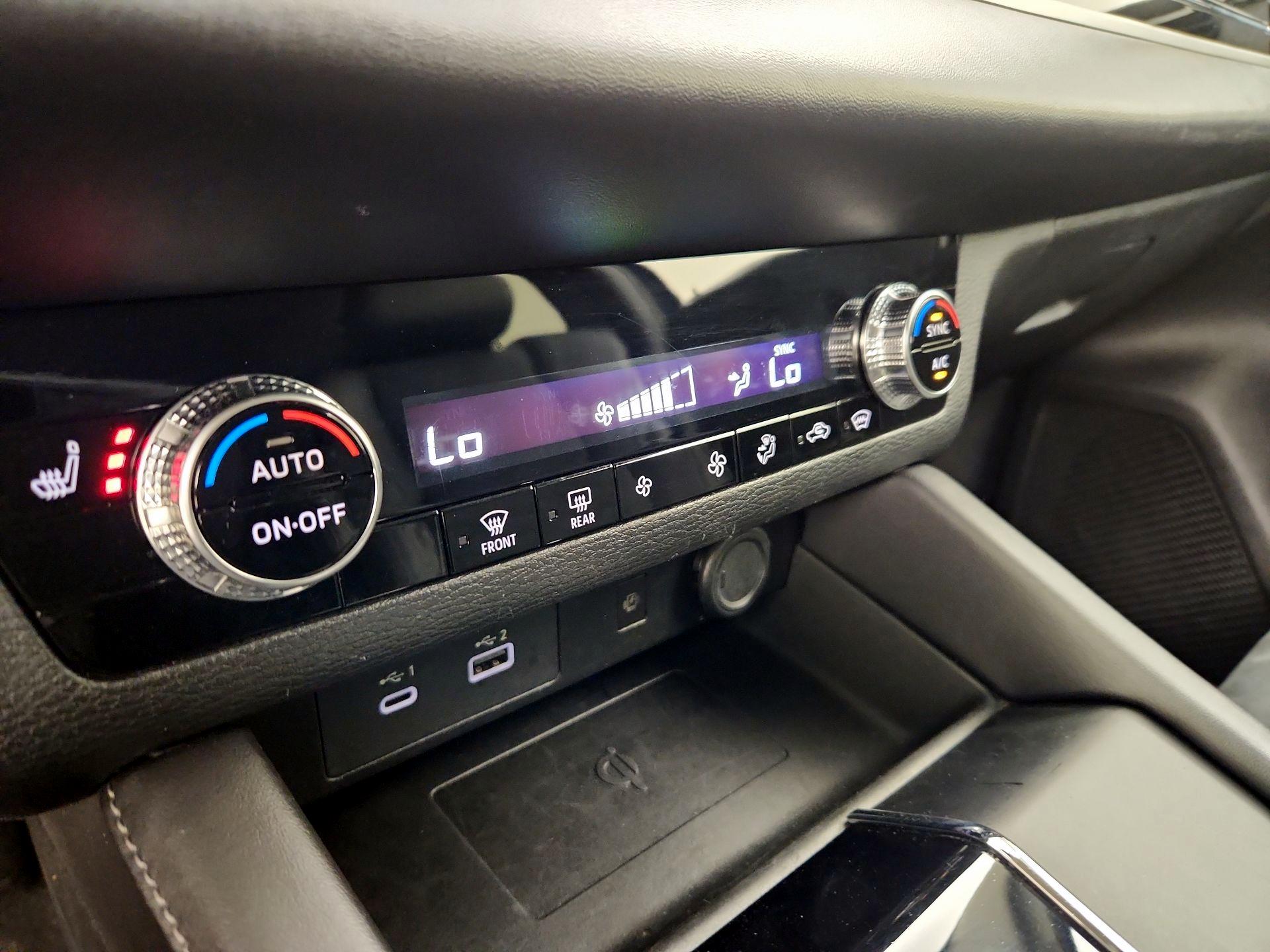 Thumbnail: 2024 Mitsubishi Outlander - 17