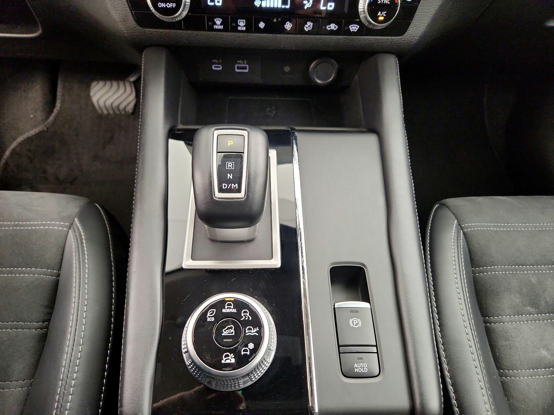 Thumbnail: 2024 Mitsubishi Outlander - 18