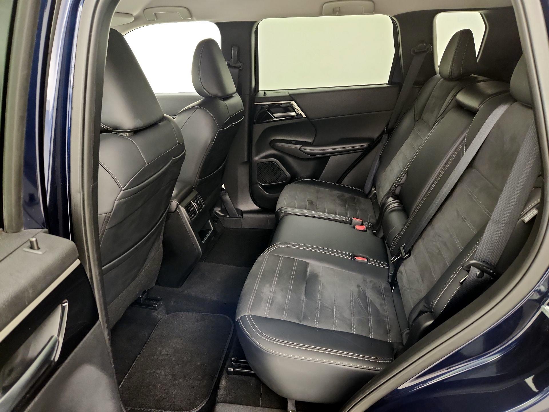 Thumbnail: 2024 Mitsubishi Outlander - 20