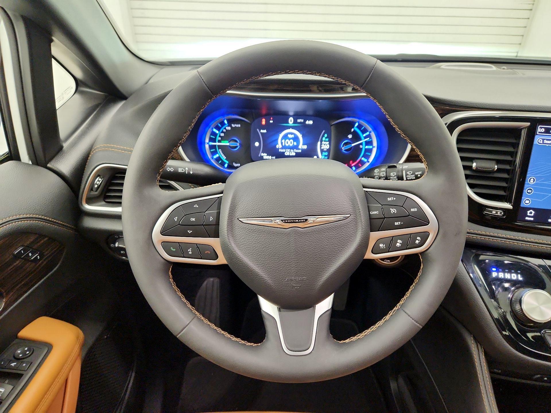 Thumbnail: 2023 Chrysler Pacifica - 10