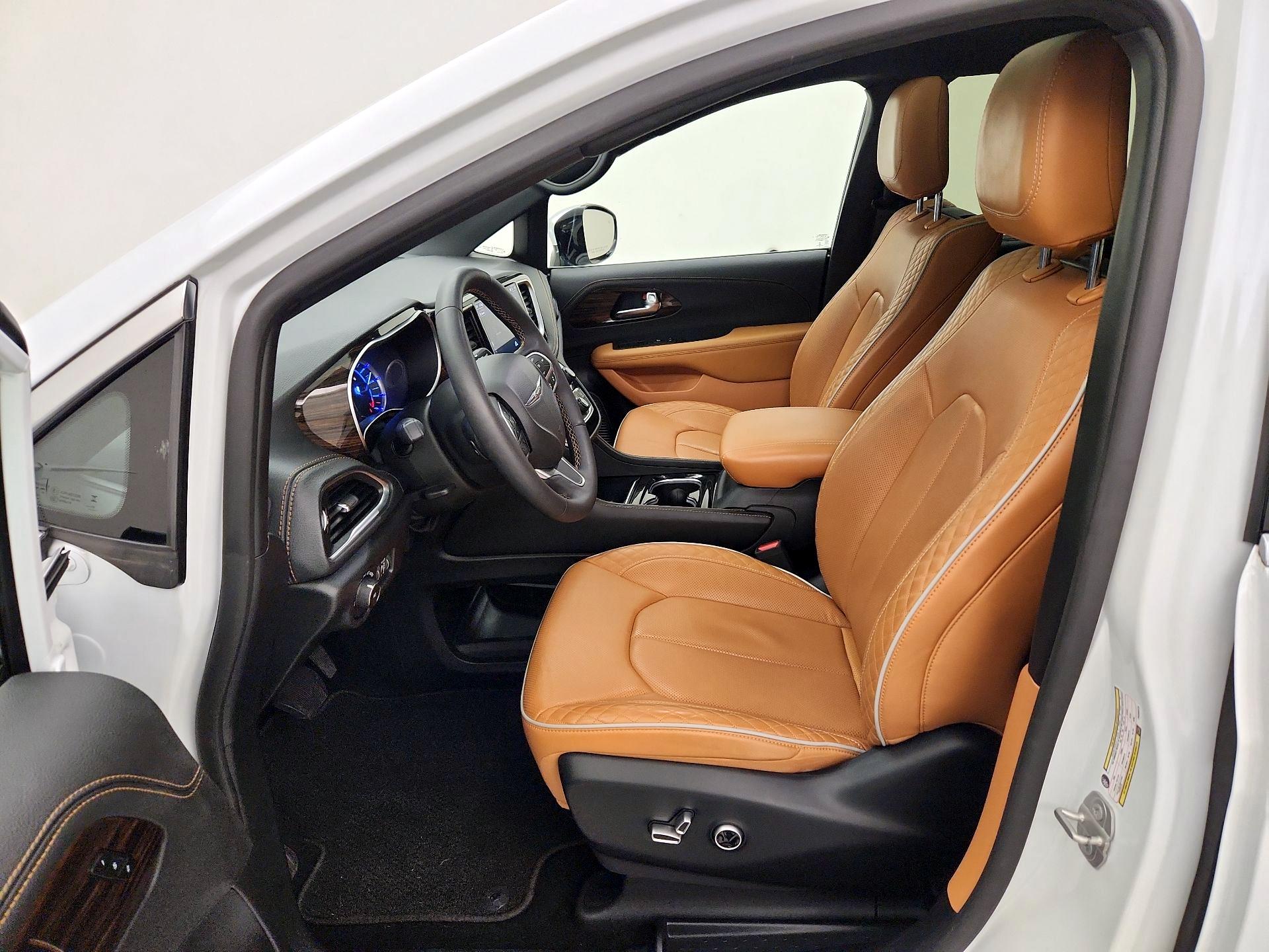 Thumbnail: 2023 Chrysler Pacifica - 11