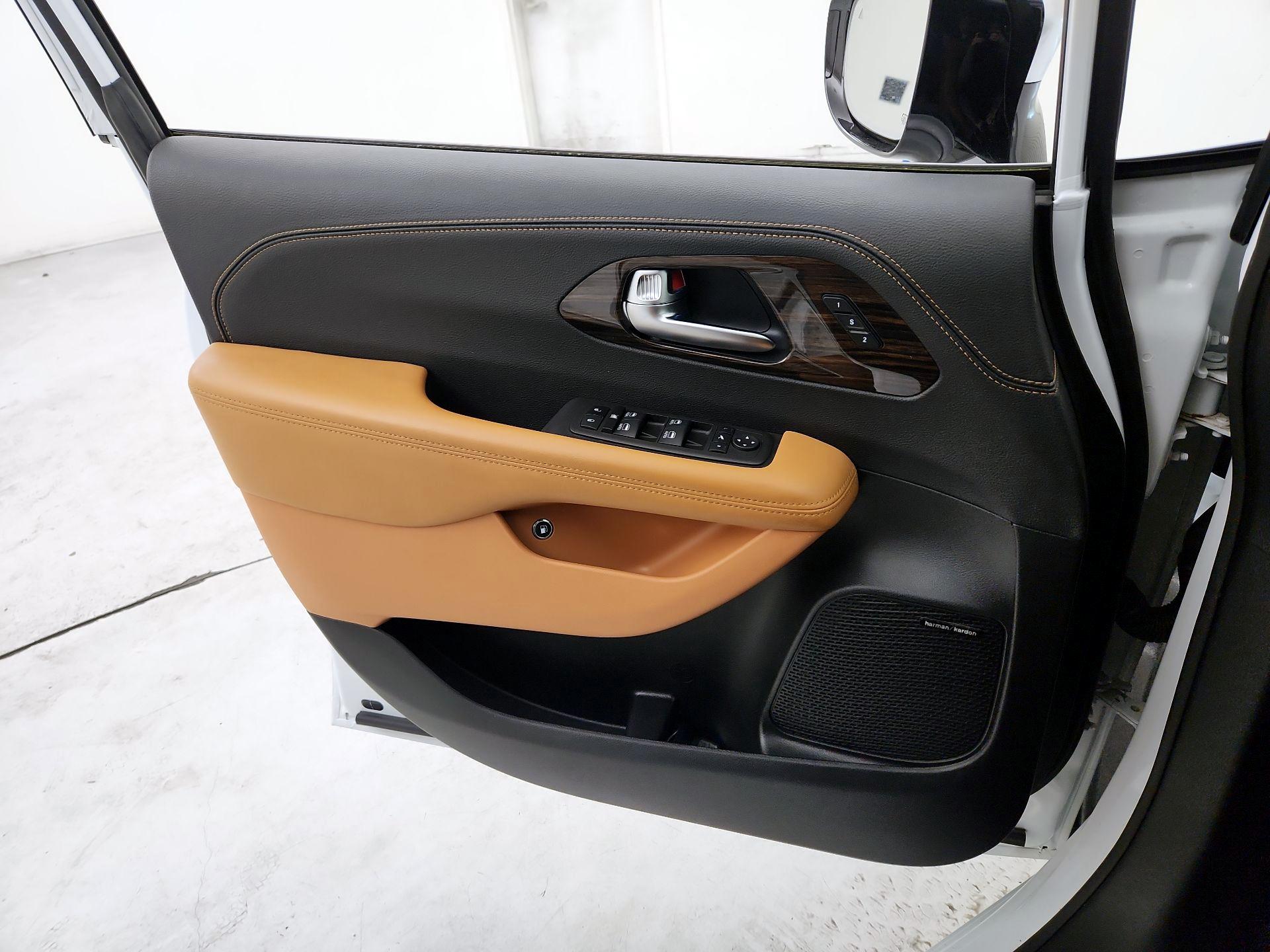 Thumbnail: 2023 Chrysler Pacifica - 12