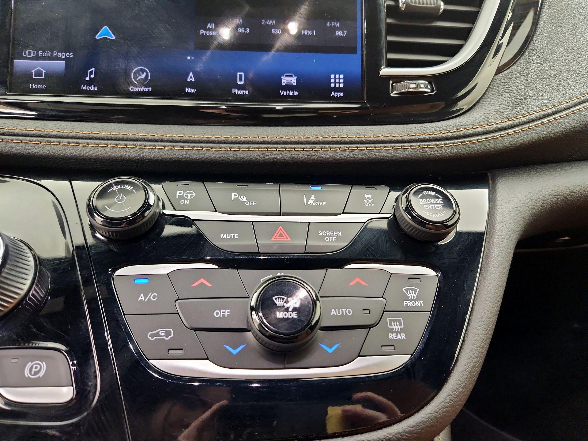 Thumbnail: 2023 Chrysler Pacifica - 17