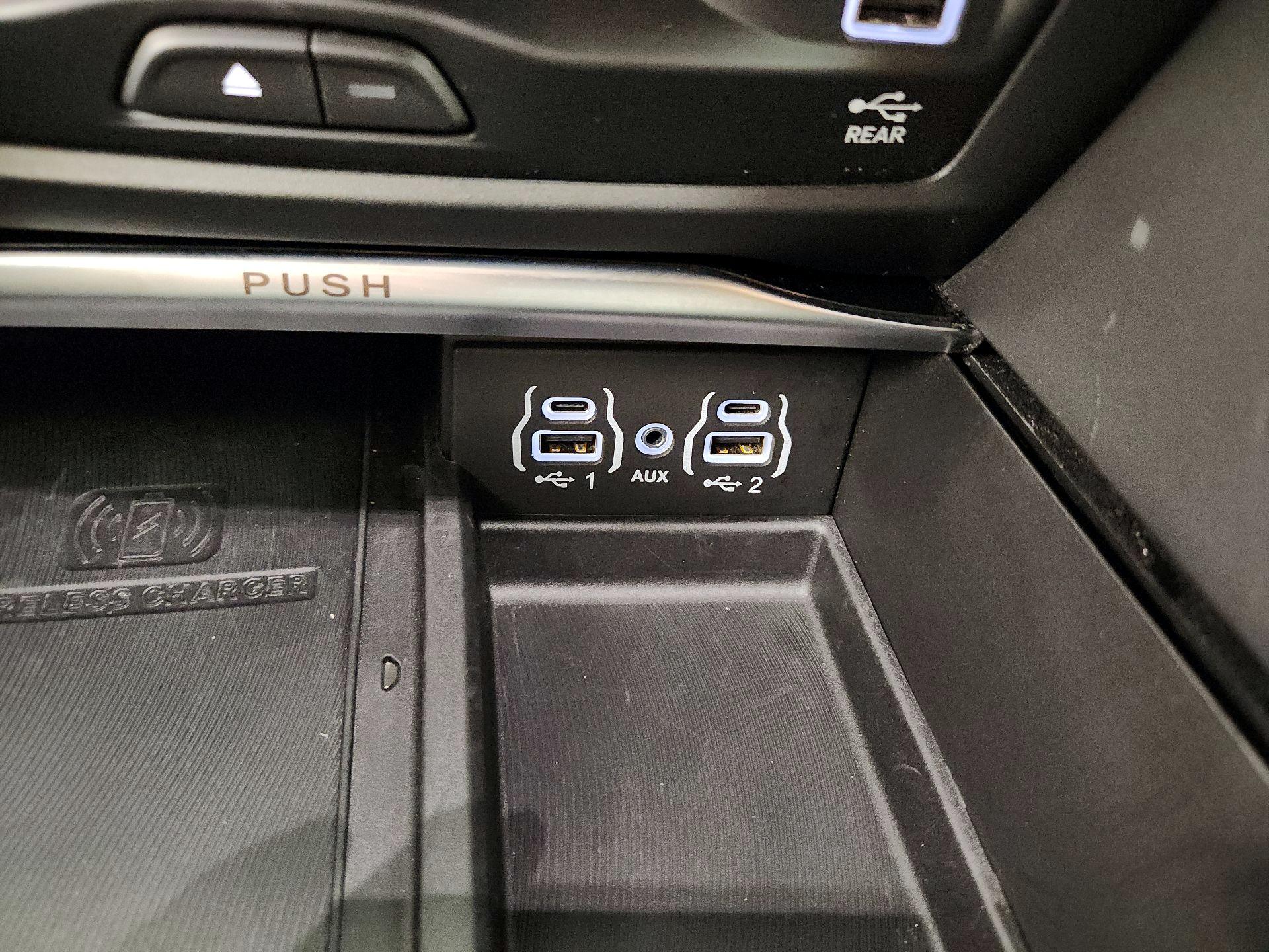 Thumbnail: 2023 Chrysler Pacifica - 19