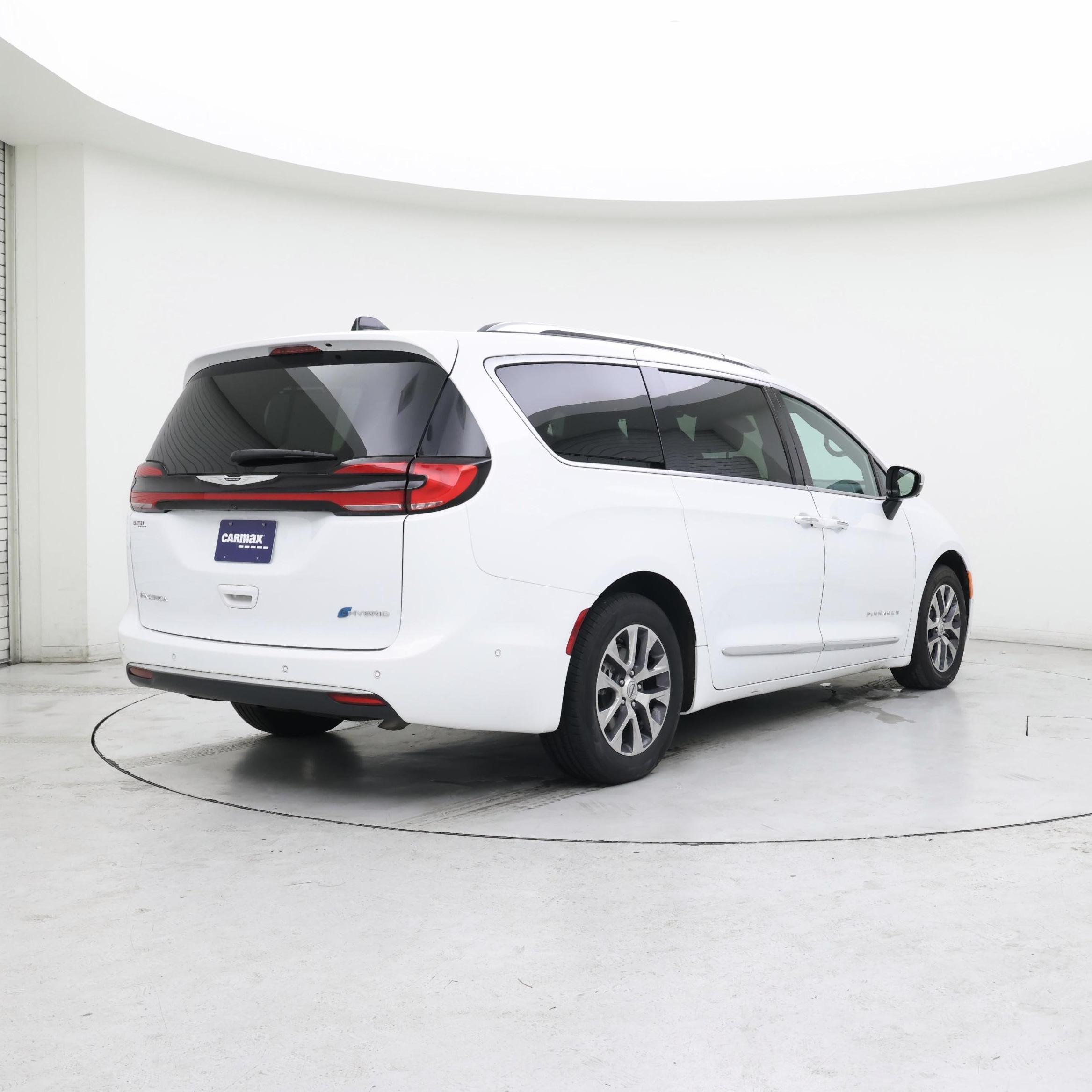 Thumbnail: 2023 Chrysler Pacifica - 8