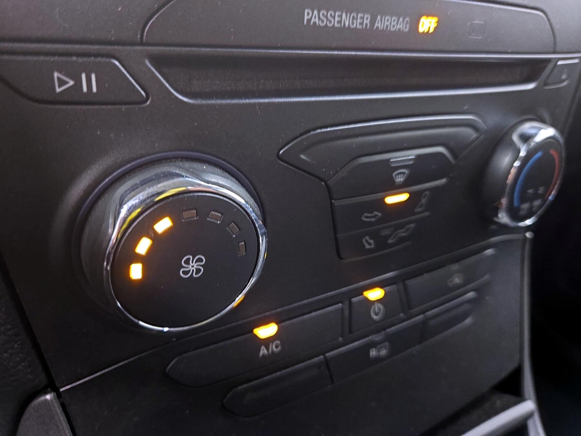 Thumbnail: 2018 Ford Edge - 16