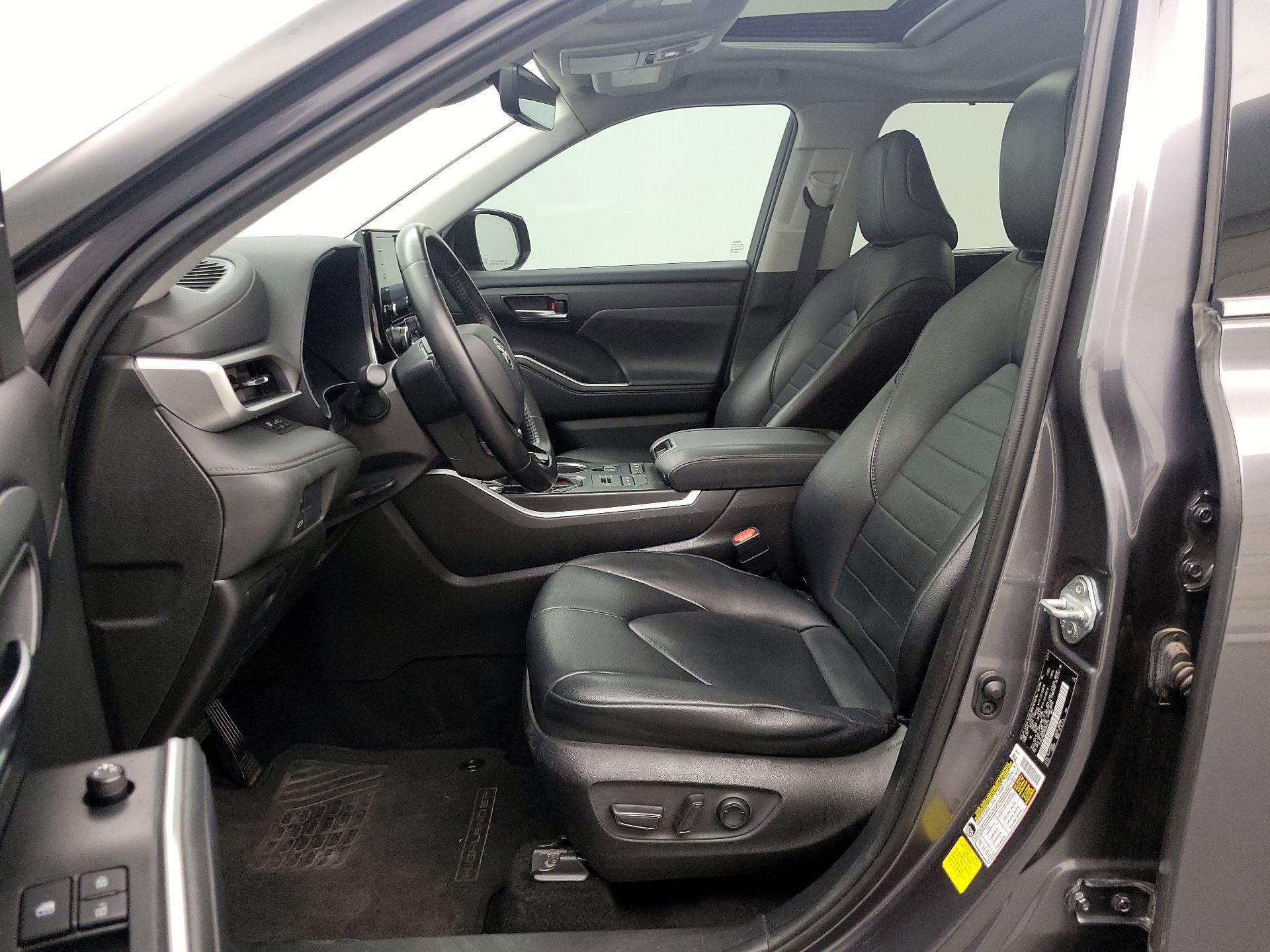 Thumbnail: 2021 Toyota Highlander - 11