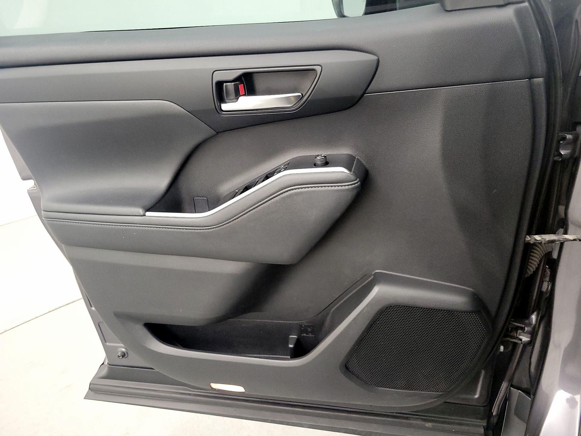 Thumbnail: 2021 Toyota Highlander - 12