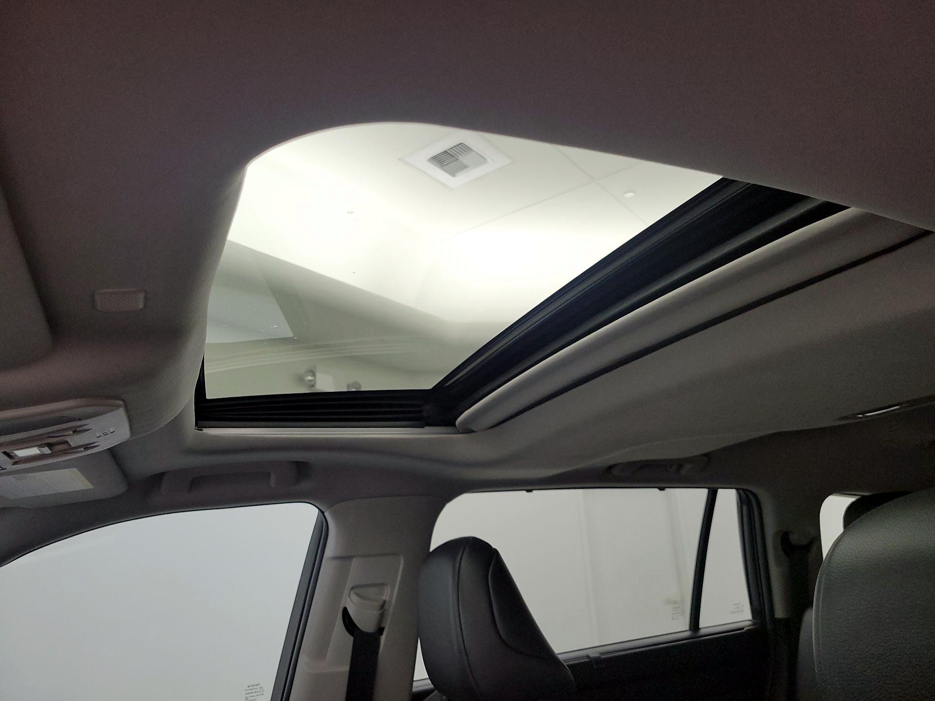 Thumbnail: 2021 Toyota Highlander - 20