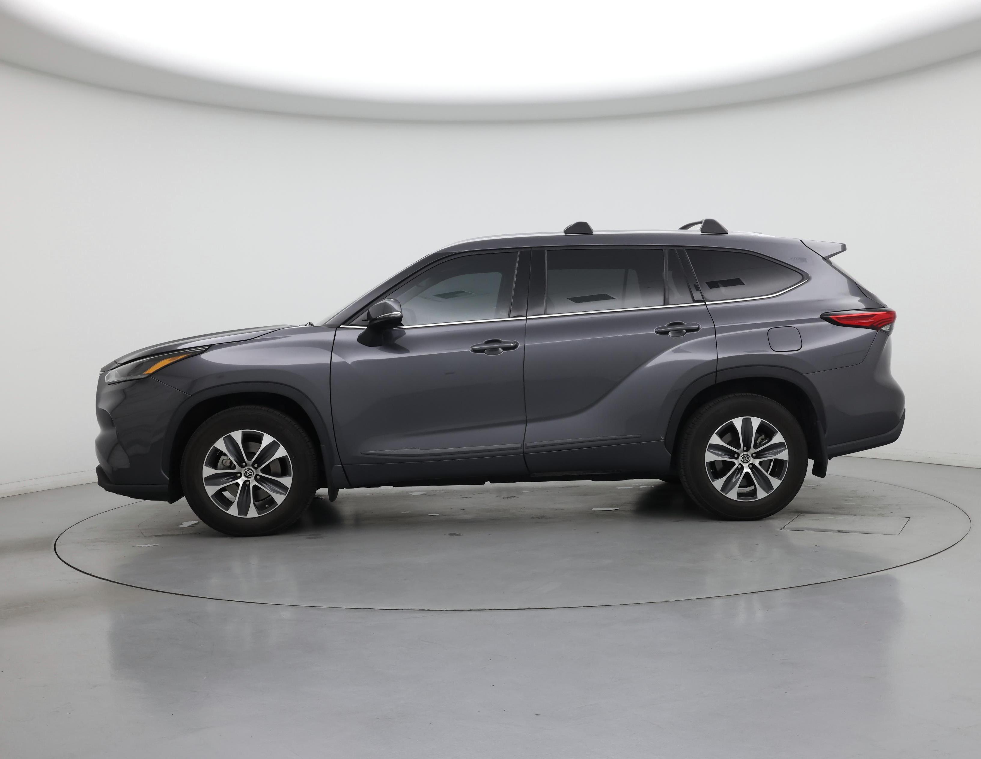 Thumbnail: 2021 Toyota Highlander - 3