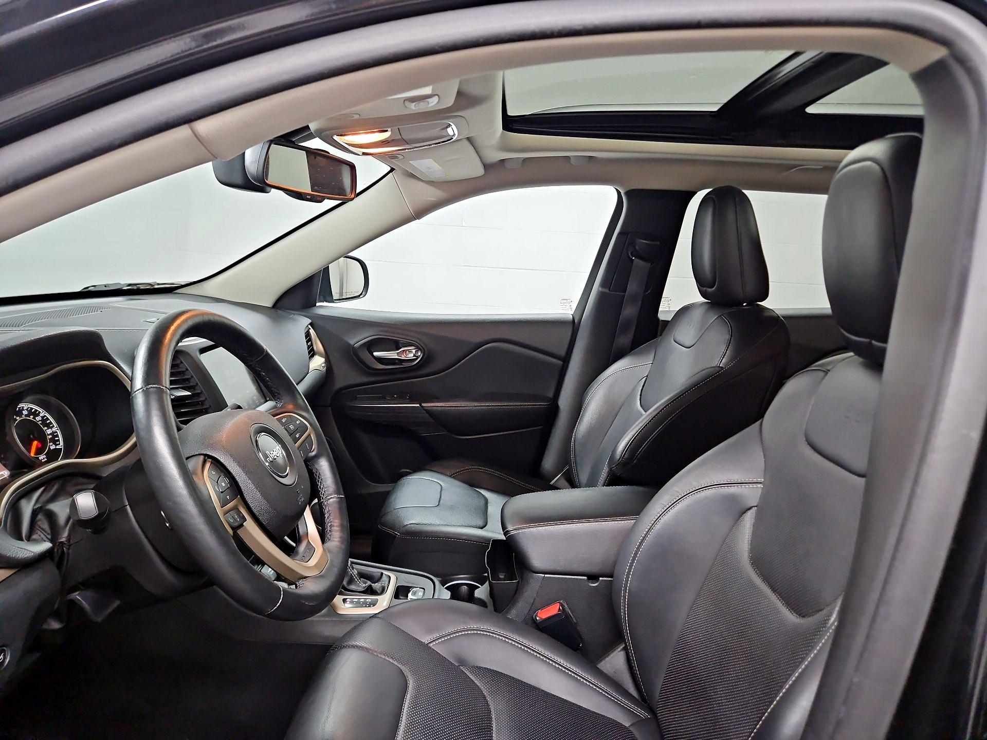 Thumbnail: 2015 Jeep Cherokee - 20