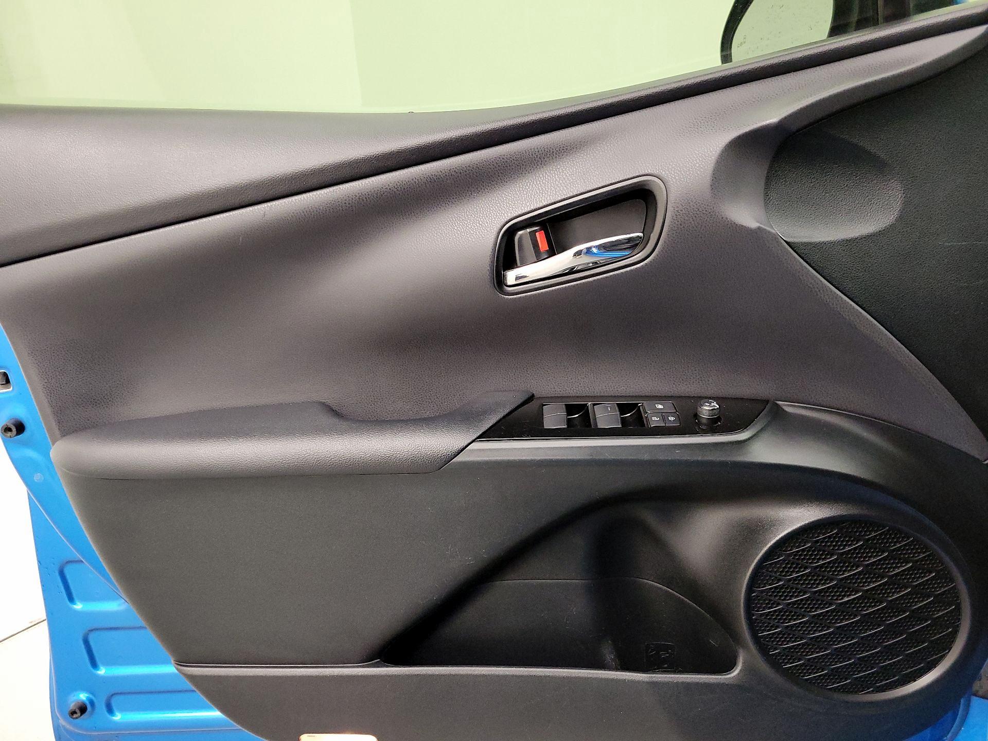 Thumbnail: 2022 Toyota Prius - 12