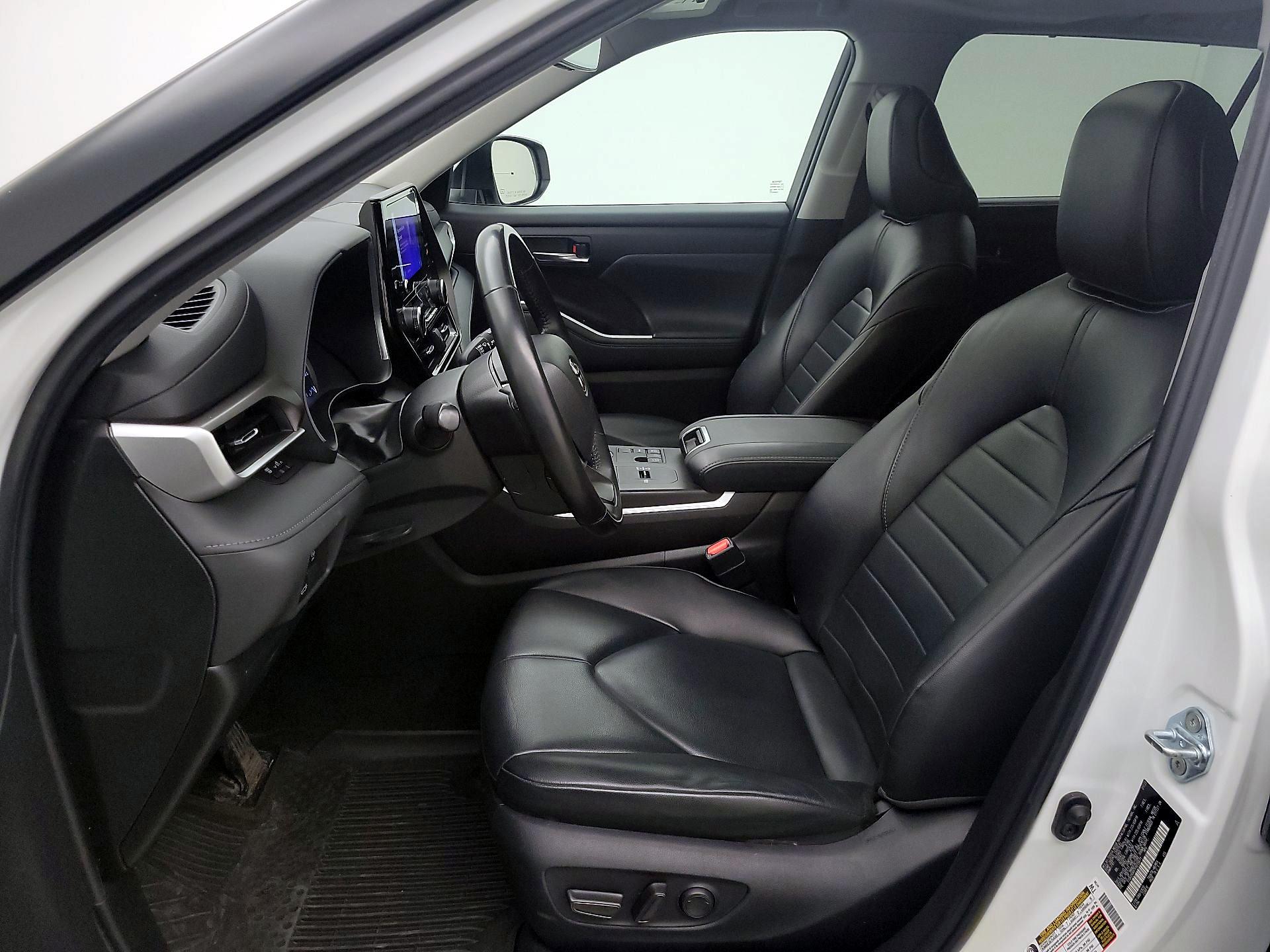 Thumbnail: 2023 Toyota Highlander - 11