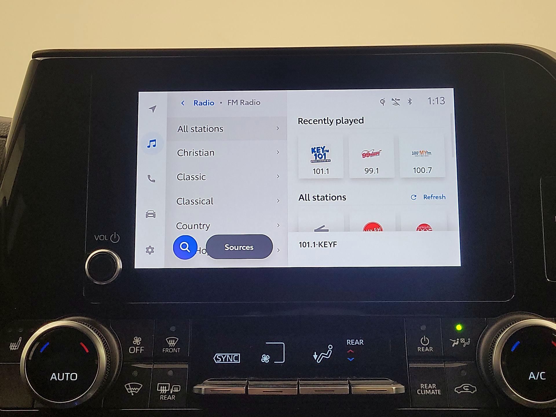 Thumbnail: 2023 Toyota Highlander - 16