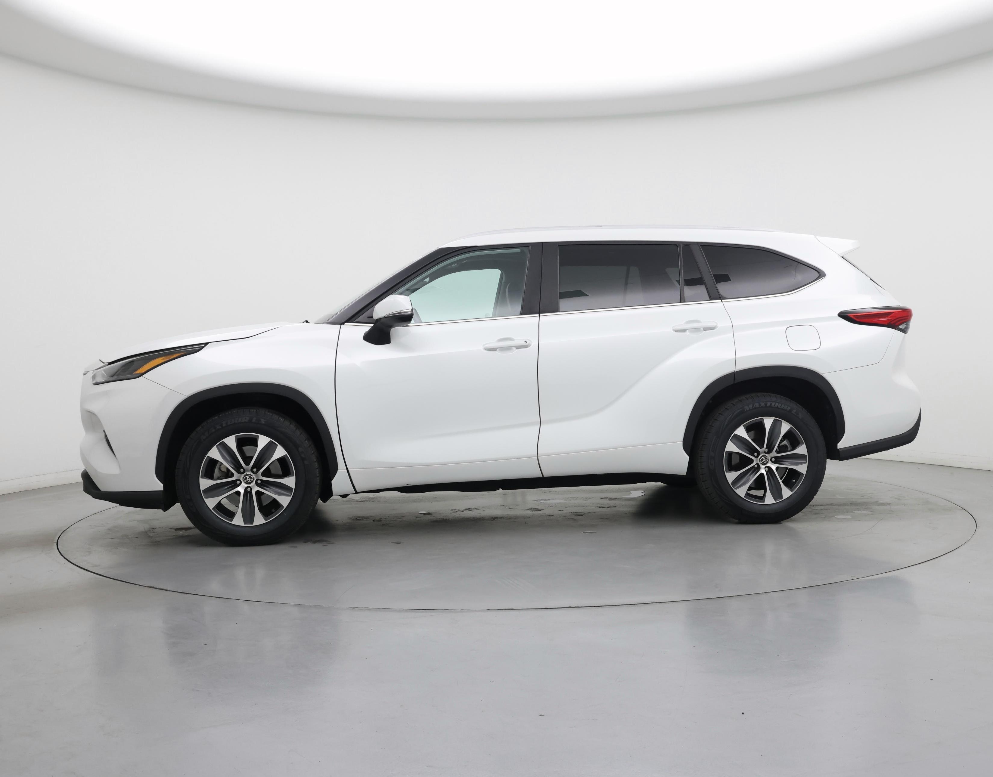 Thumbnail: 2023 Toyota Highlander - 3