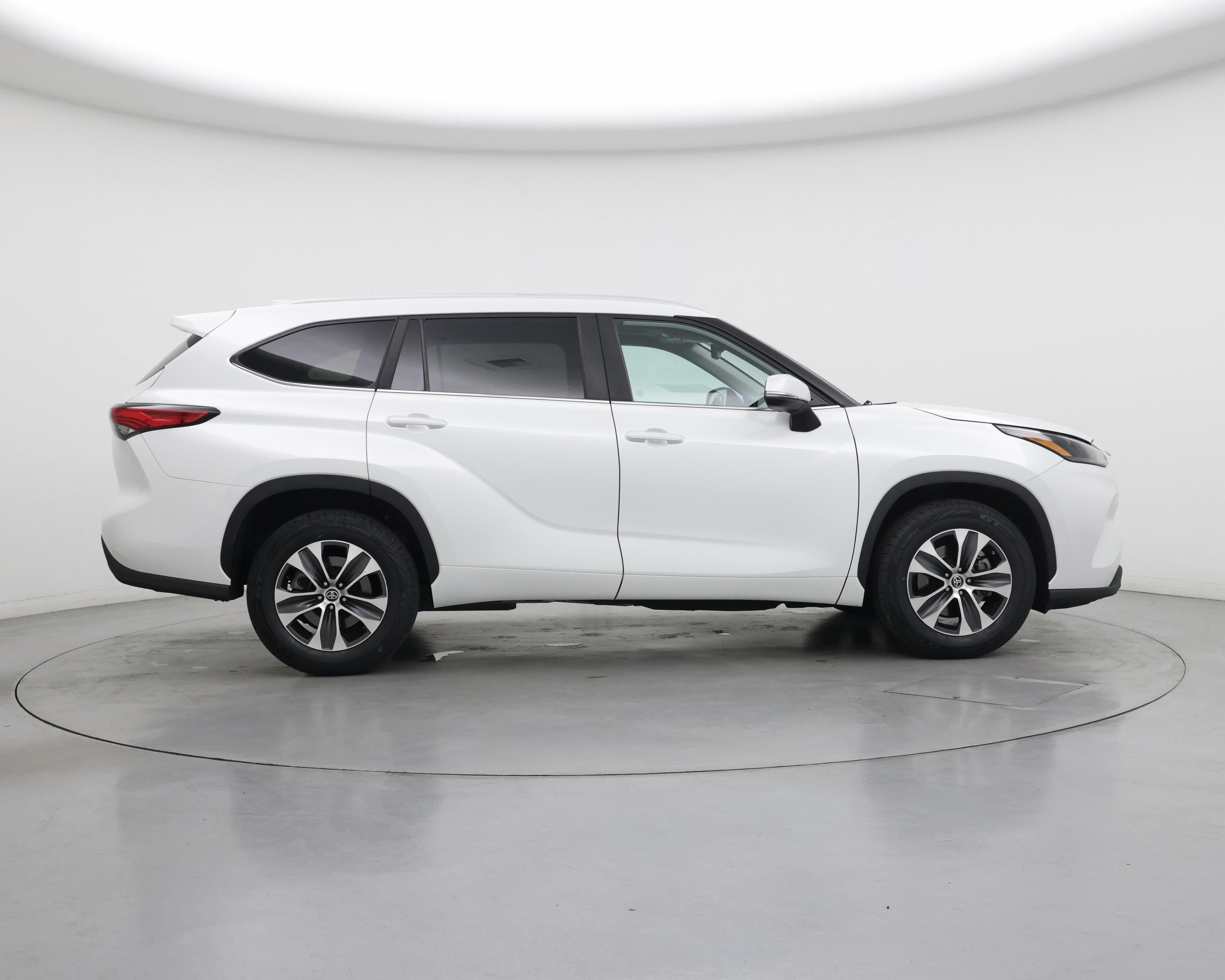 Thumbnail: 2023 Toyota Highlander - 7