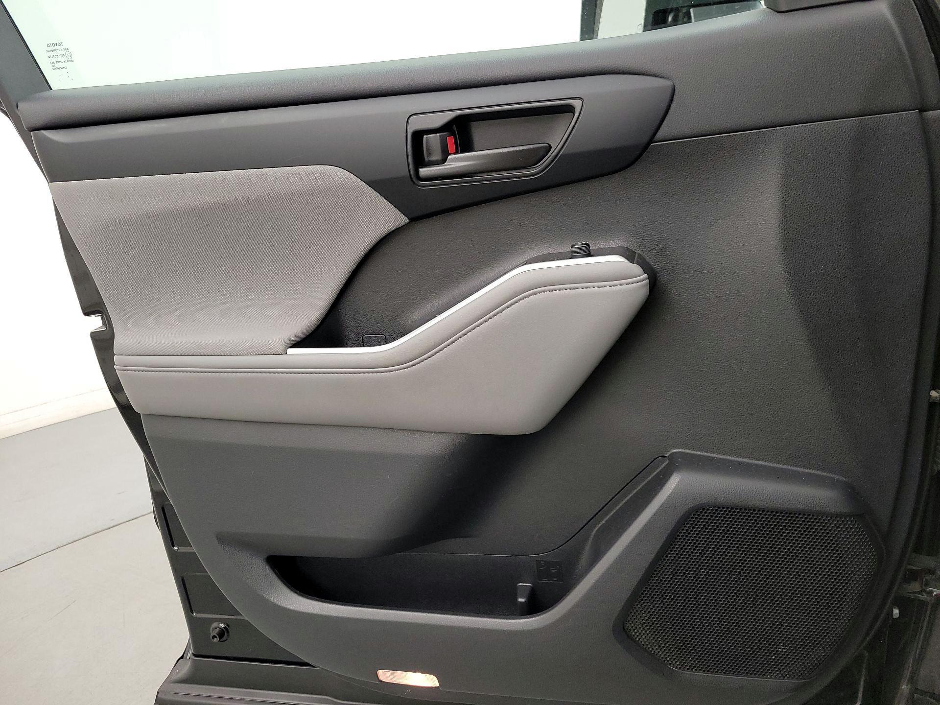 Thumbnail: 2021 Toyota Highlander - 12