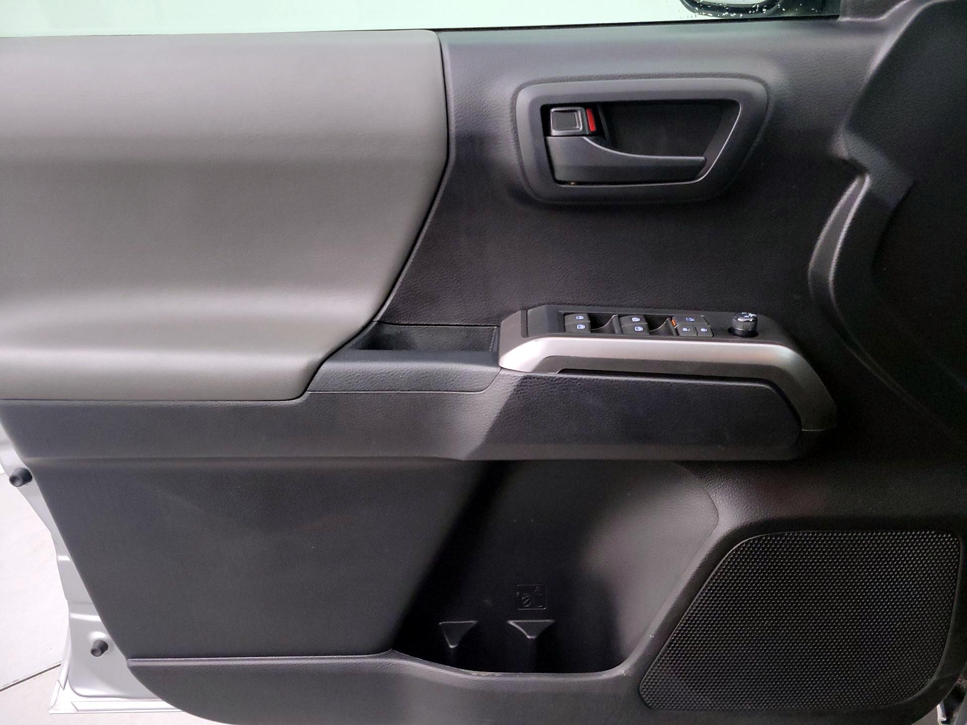 Thumbnail: 2020 Toyota Tacoma - 12