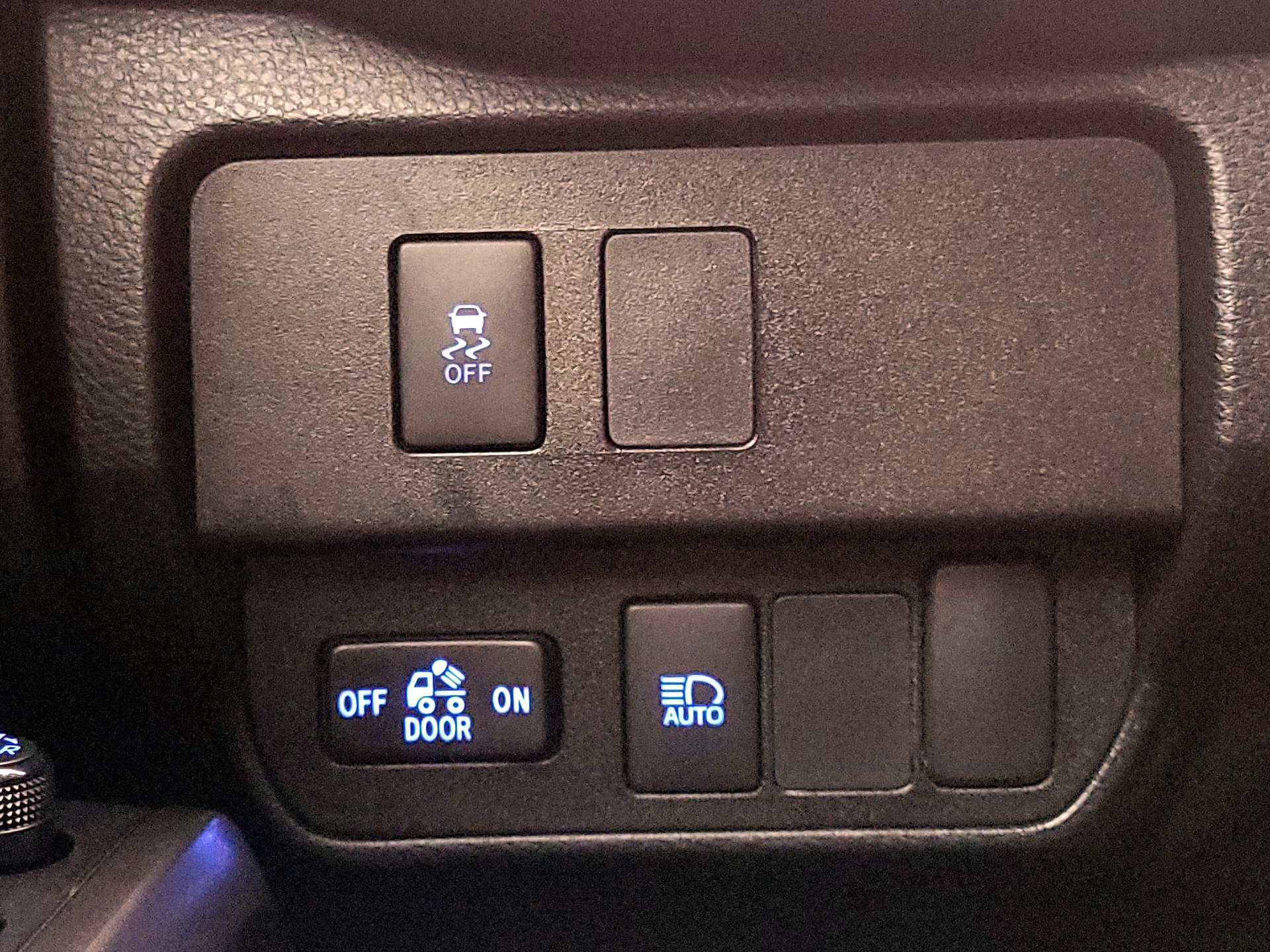 Thumbnail: 2020 Toyota Tacoma - 13