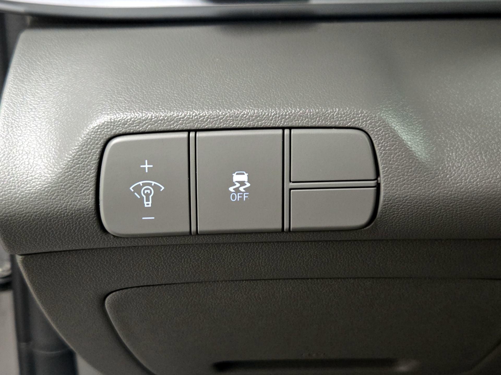 Thumbnail: 2025 Hyundai Elantra - 13