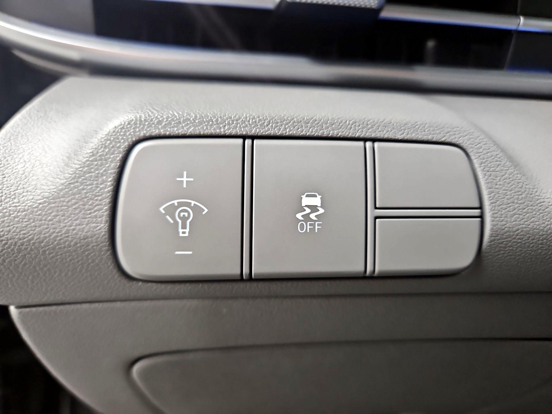 Thumbnail: 2025 Hyundai Elantra - 13