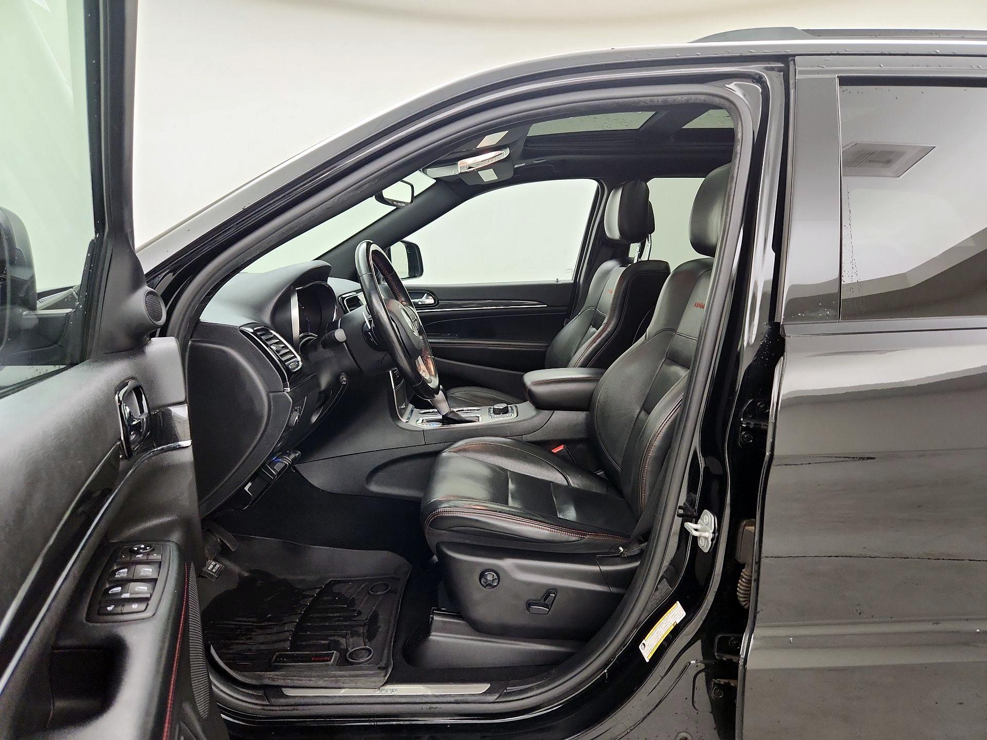 Thumbnail: 2020 Jeep Grand Cherokee - 11