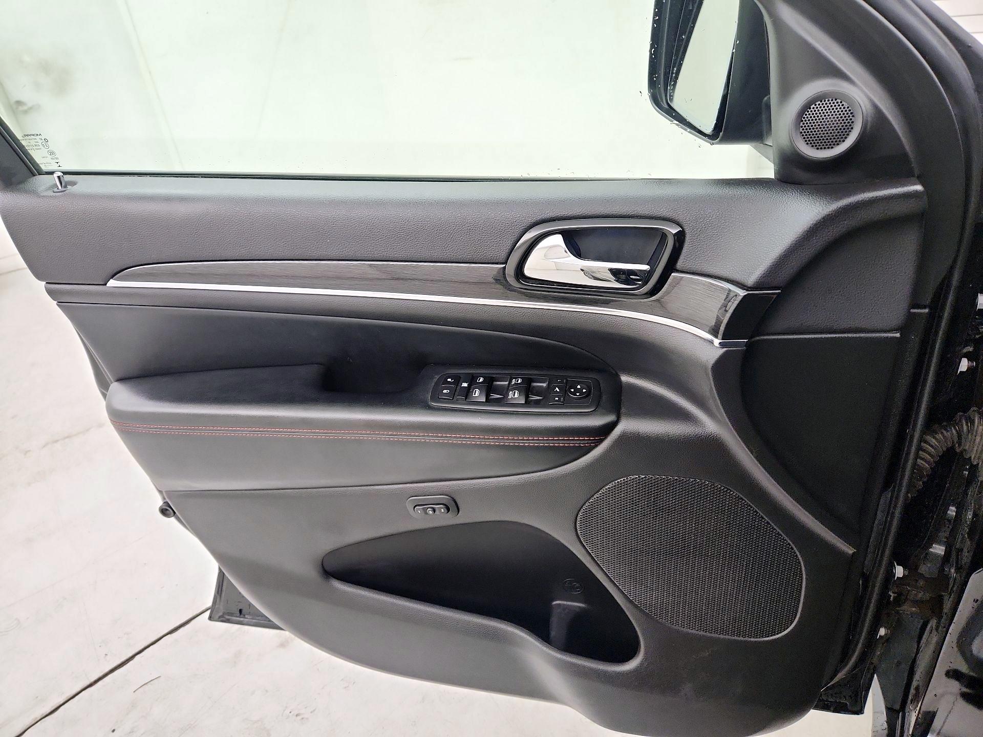 Thumbnail: 2020 Jeep Grand Cherokee - 12