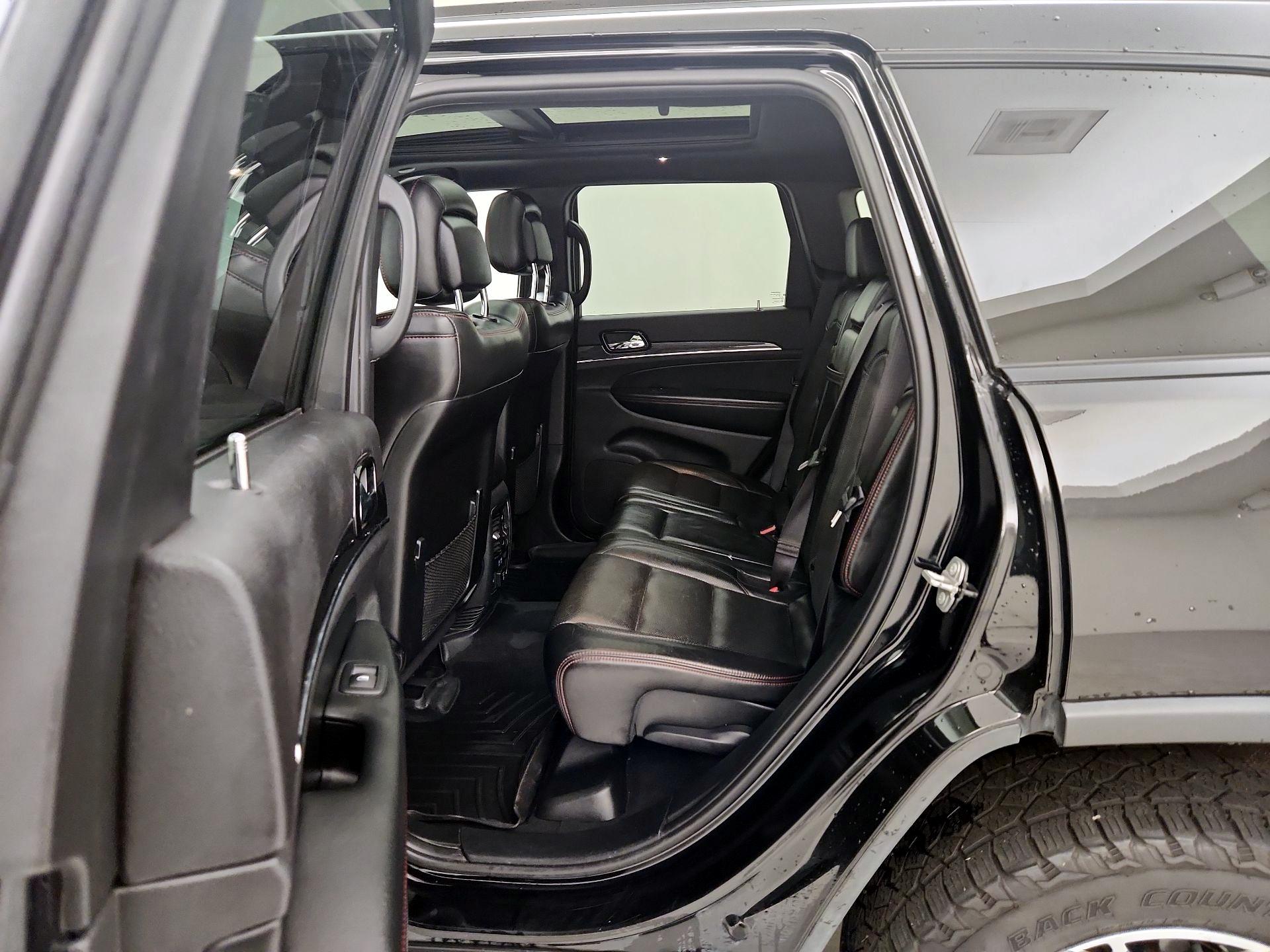 Thumbnail: 2020 Jeep Grand Cherokee - 20