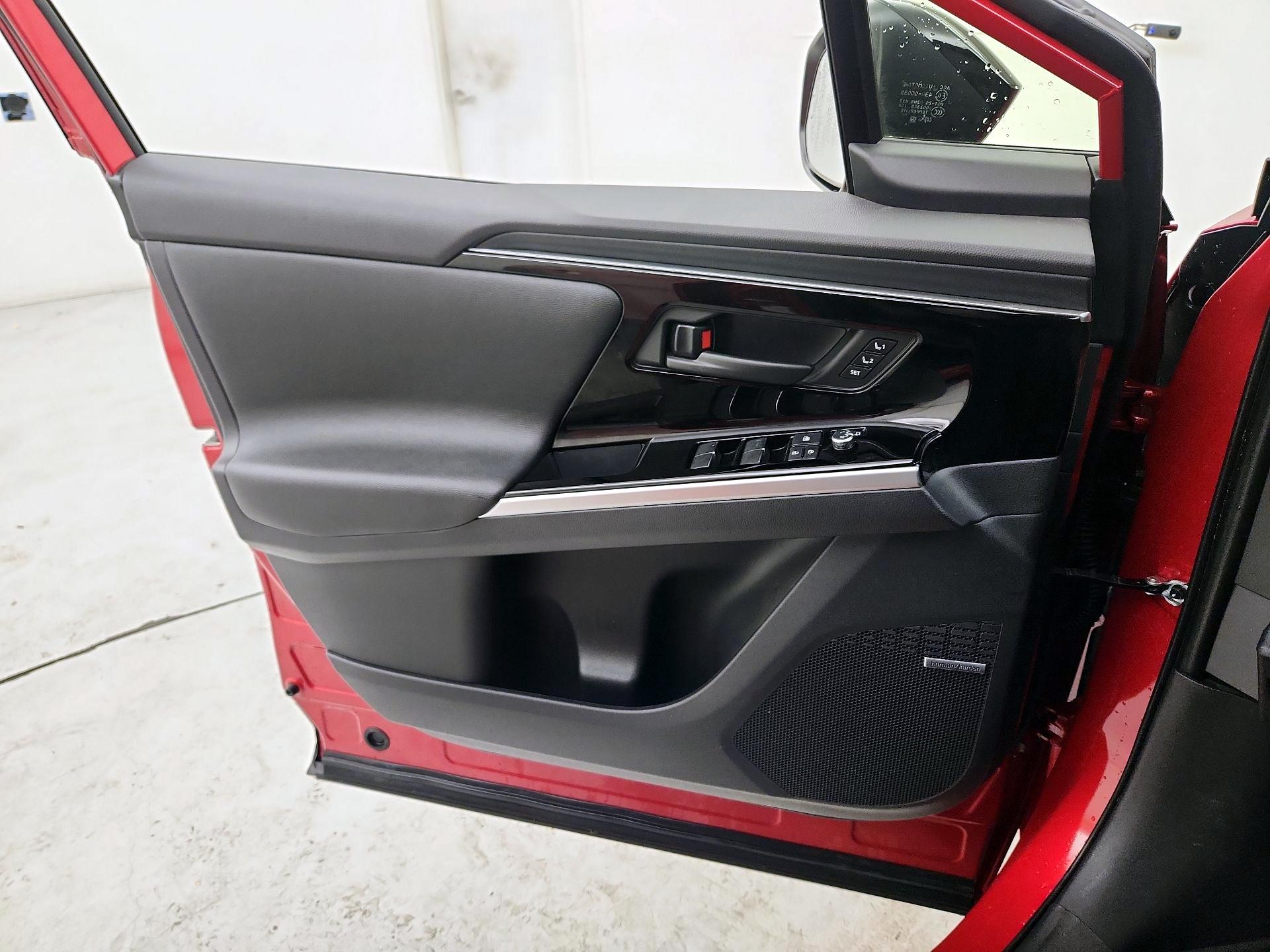 Thumbnail: 2025 Subaru Solterra - 12